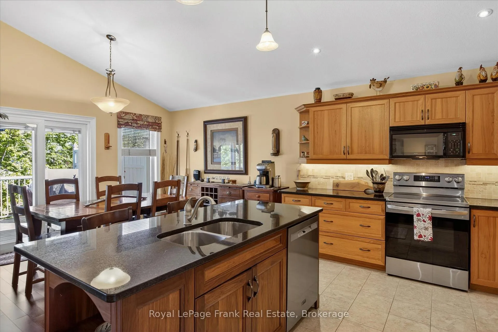 Photo 11 of 1333 Ireland Drive, Peterborough, Monaghan Ward 2 — HOMEH