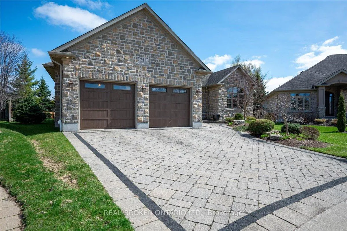 Photo 2 of 945 Riverstone Court, Kitchener — HOMEH