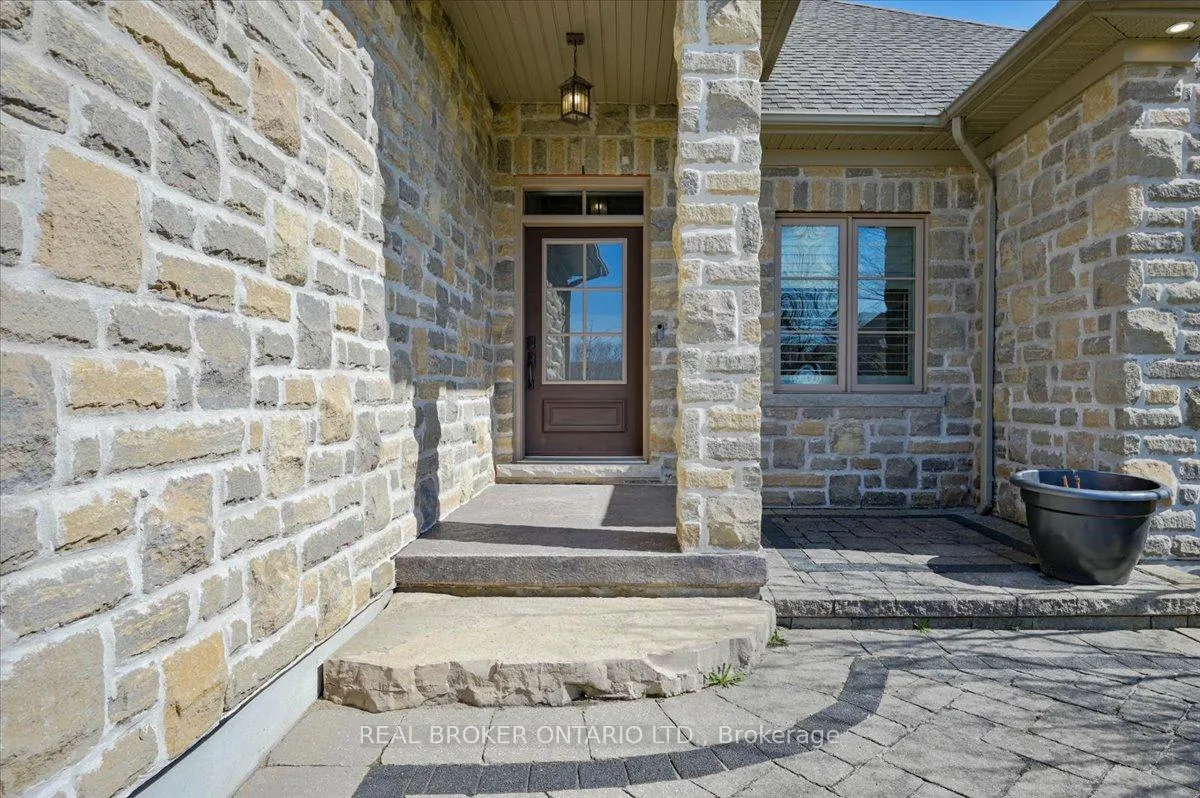 Photo 3 of 945 Riverstone Court, Kitchener — HOMEH