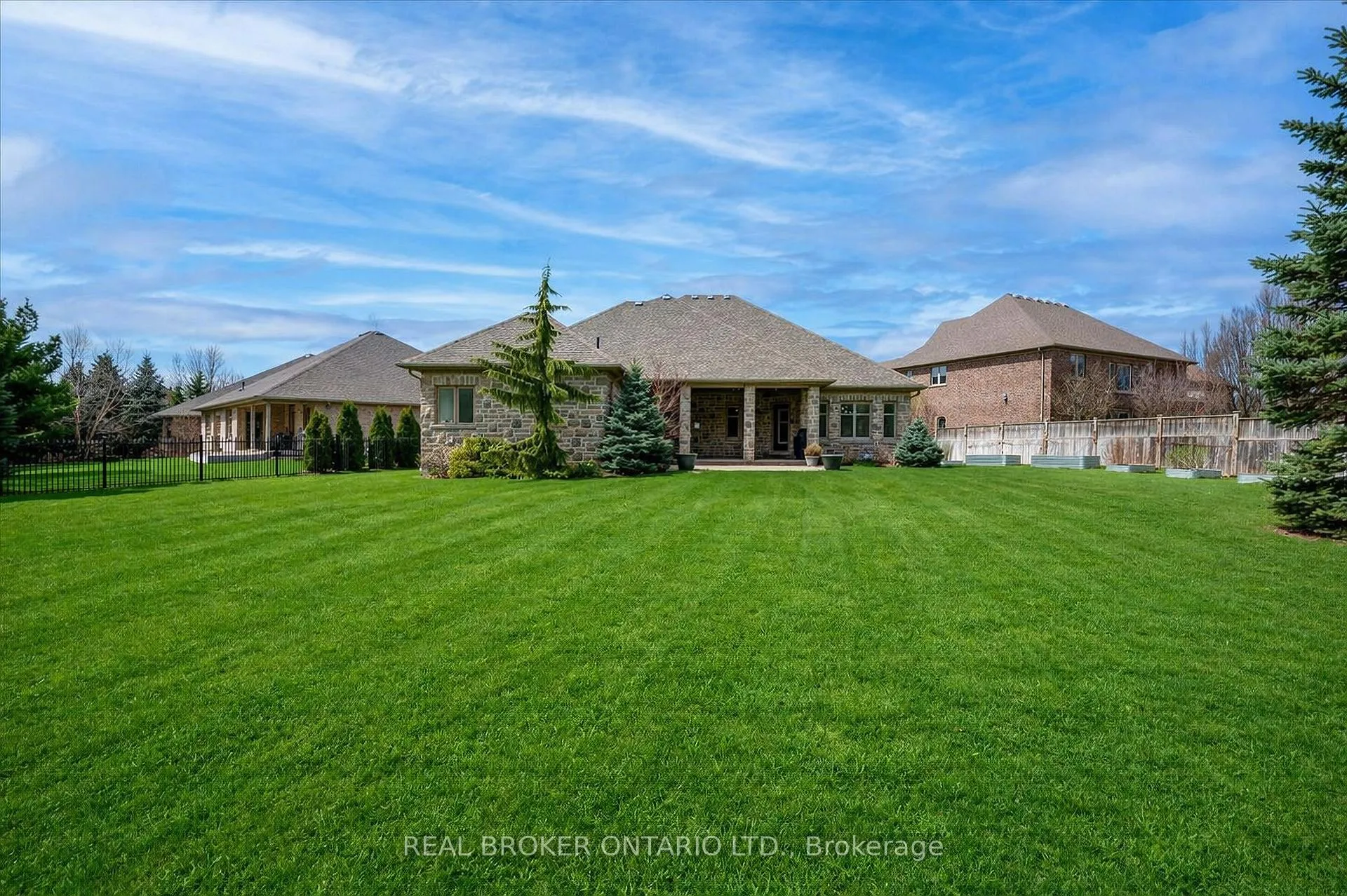 Photo 35 of 945 Riverstone Court, Kitchener — HOMEH