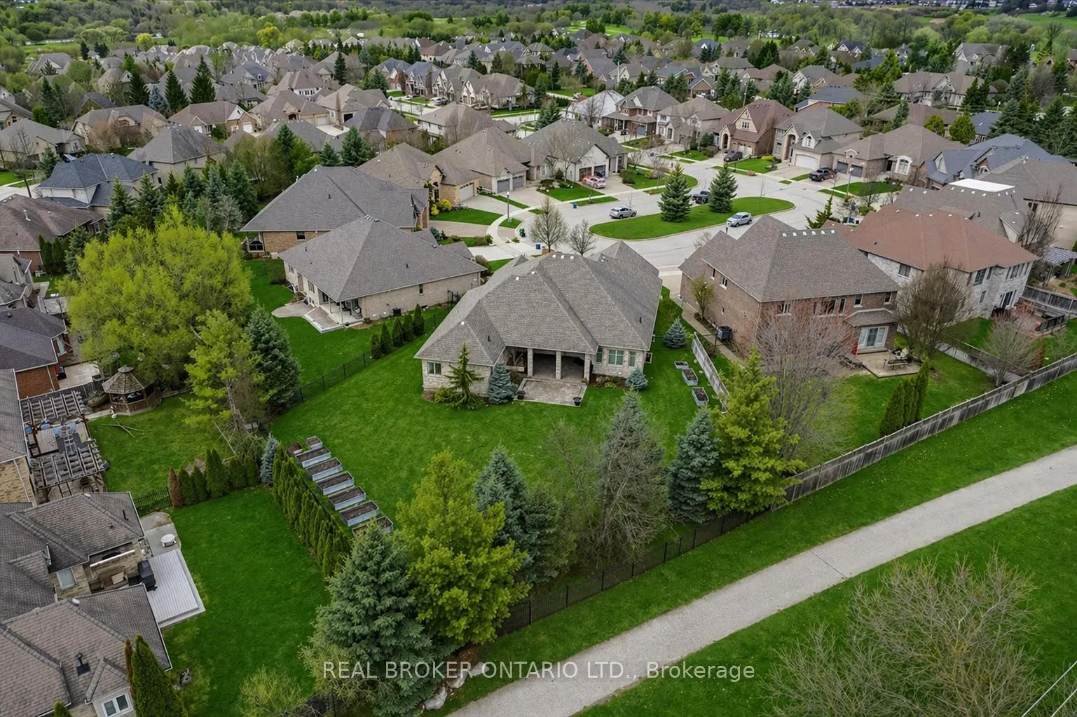 Photo 36 of 945 Riverstone Court, Kitchener — HOMEH
