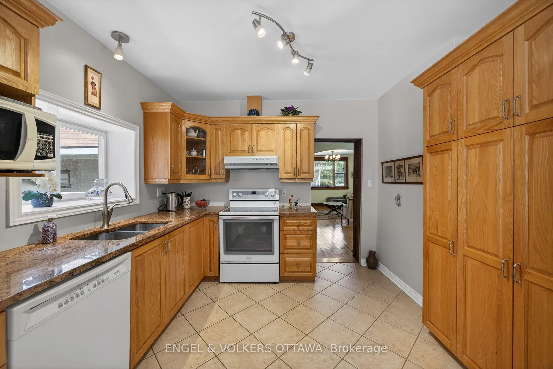 Photo 14 of 60 Glynn Avenue, Ottawa, Overbrook — HOMEH