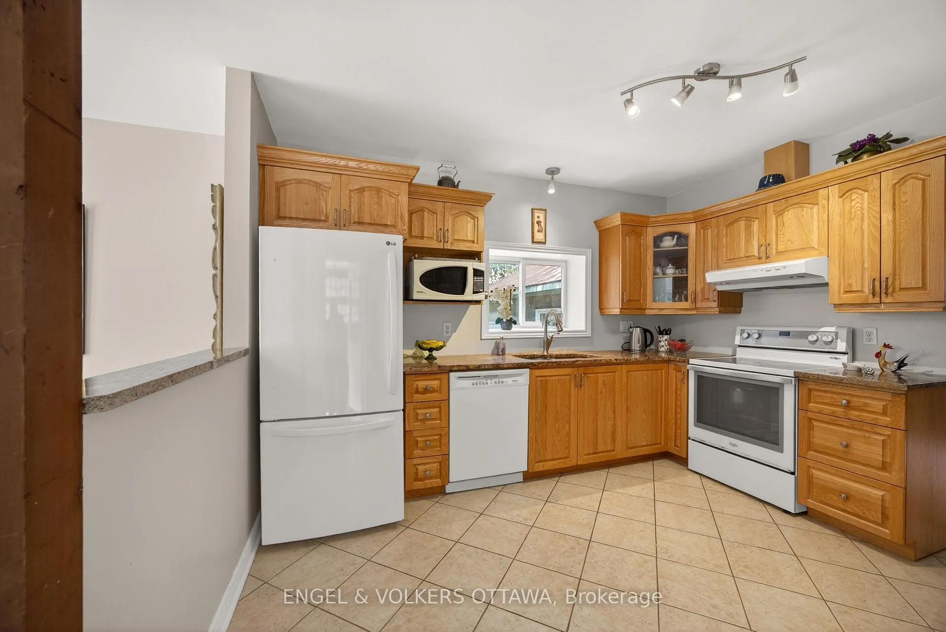 Photo 15 of 60 Glynn Avenue, Ottawa, Overbrook — HOMEH