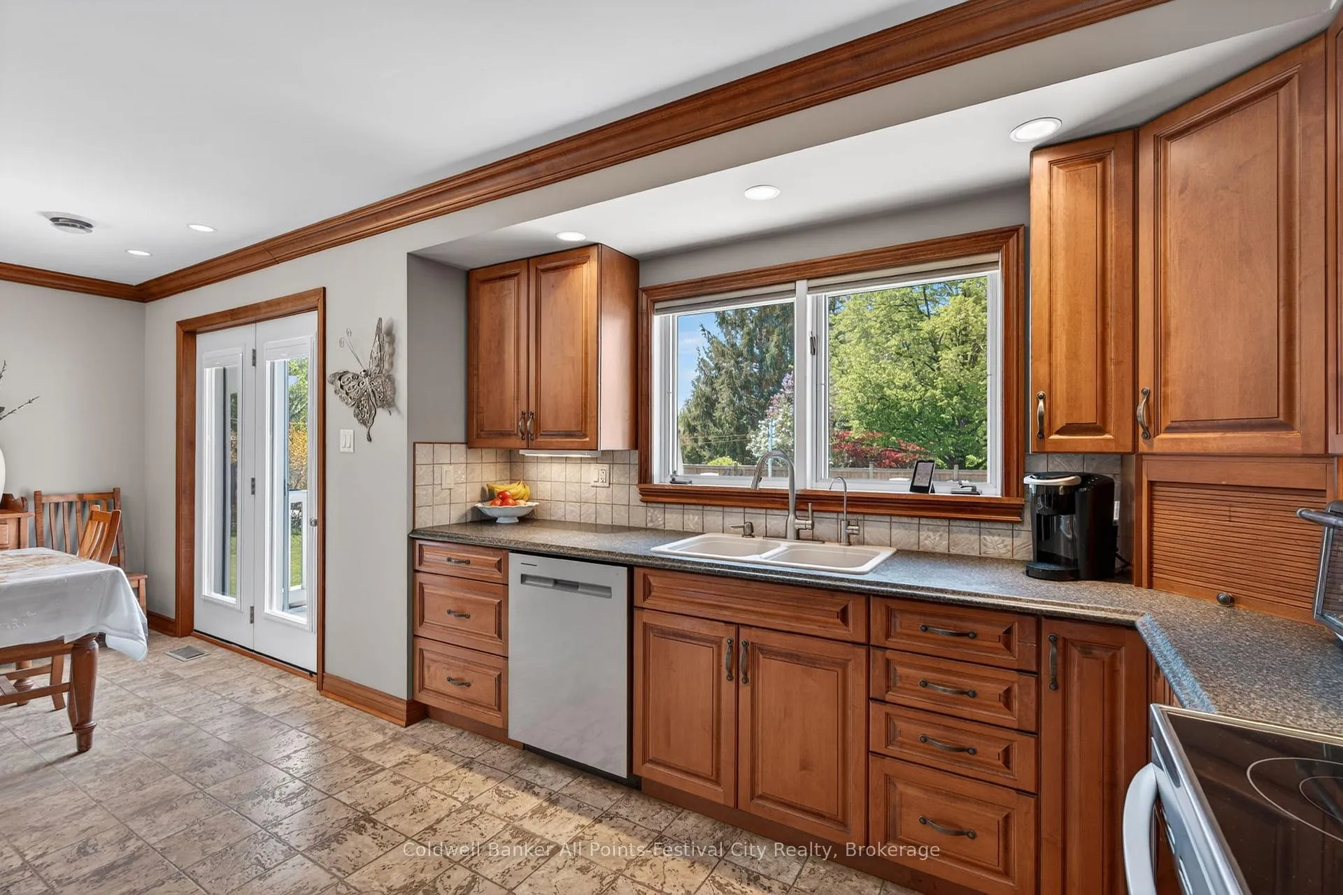 Photo 12 of 308 Eldon Street, Goderich, Goderich (Town) — HOMEH