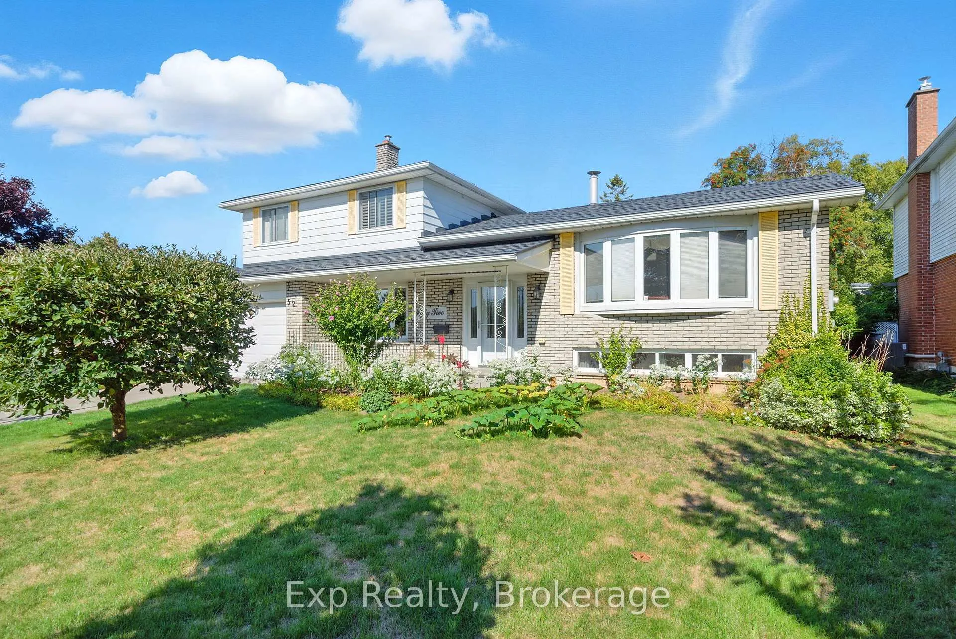 Photo 2 of 52 Bayview Crescent, Cobourg — HOMEH