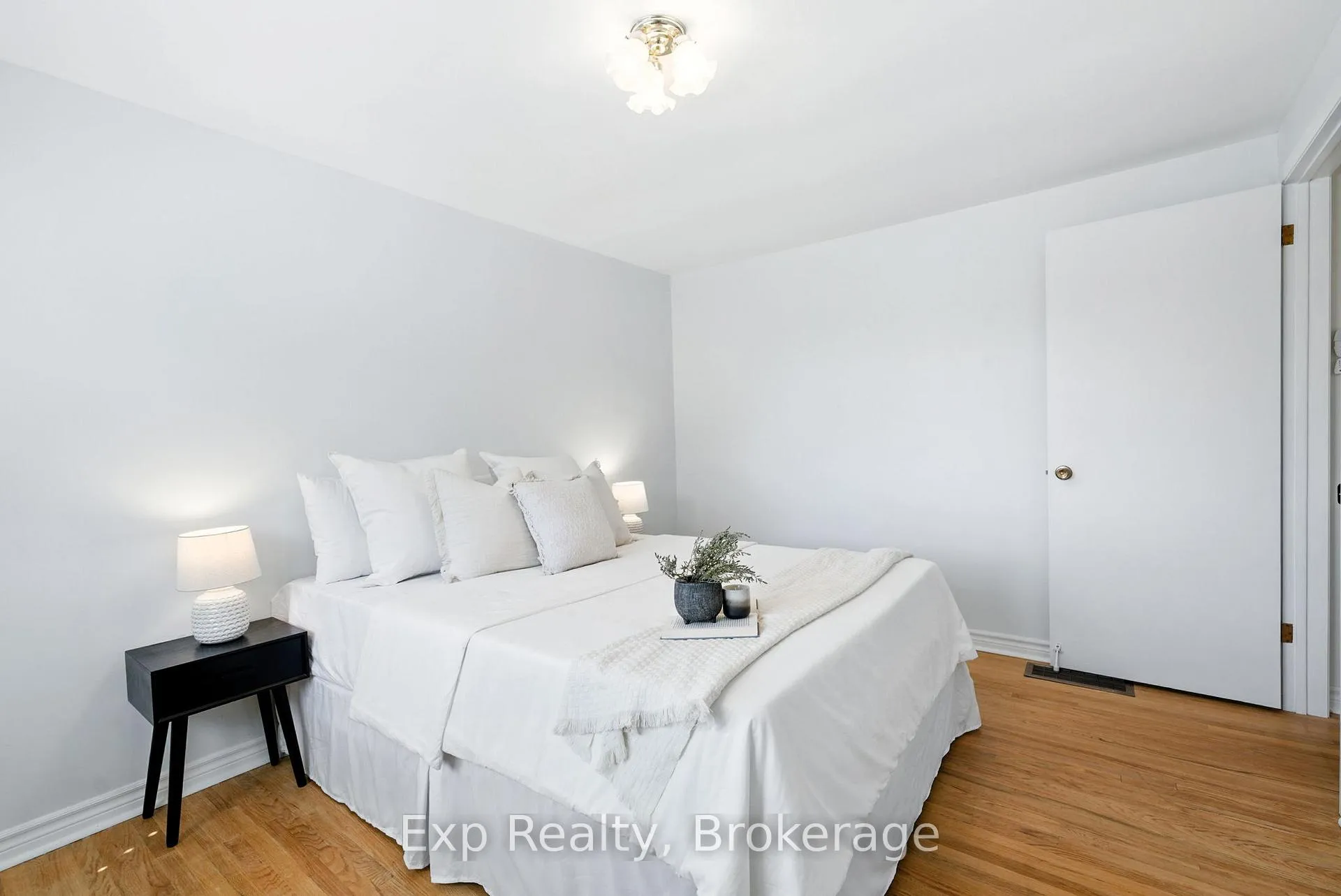 Photo 23 of 52 Bayview Crescent, Cobourg — HOMEH