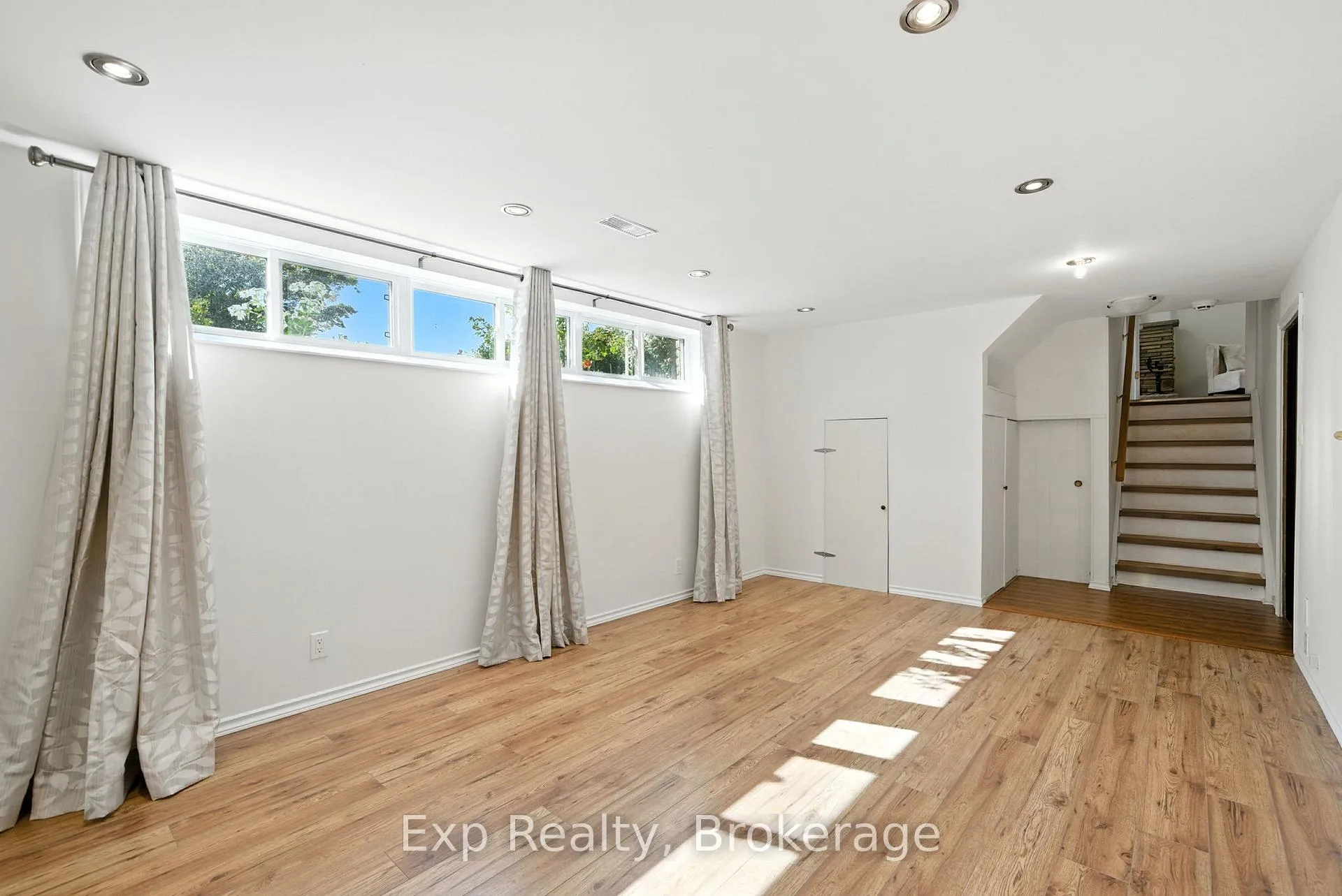 Photo 28 of 52 Bayview Crescent, Cobourg — HOMEH