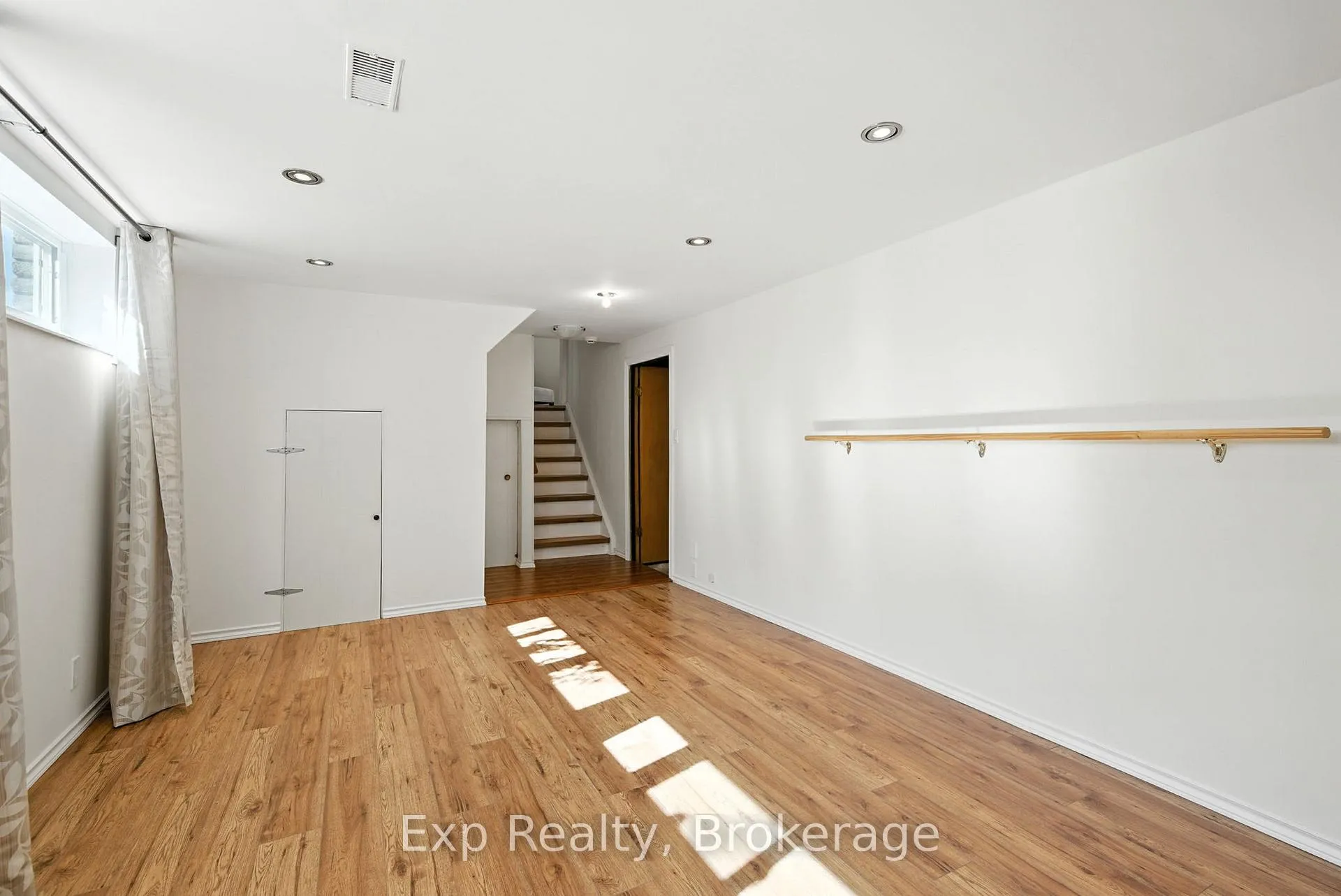 Photo 30 of 52 Bayview Crescent, Cobourg — HOMEH