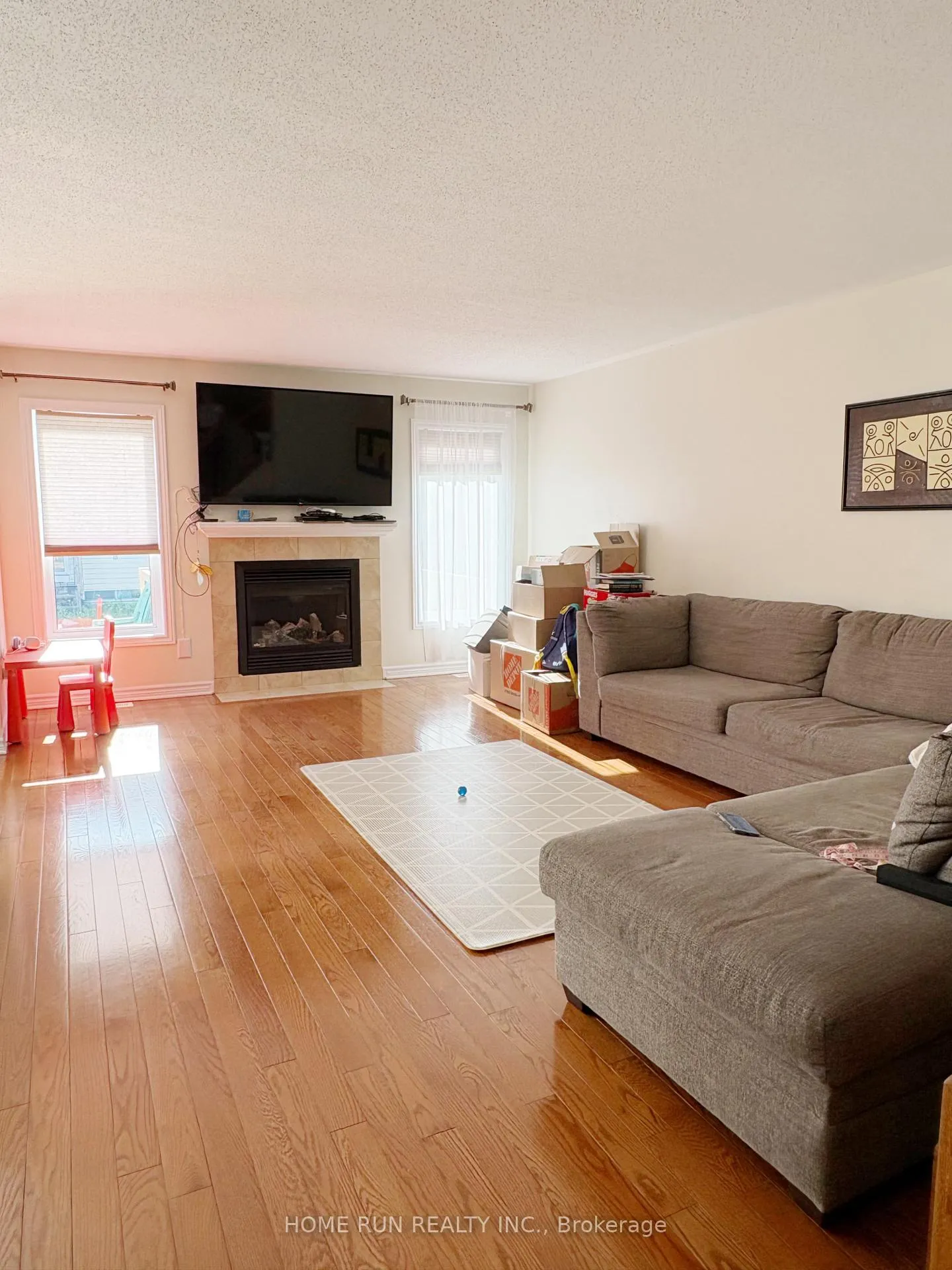 Photo 2 of 106 Akita Walk, Ottawa, Barrhaven - Strandherd — HOMEH