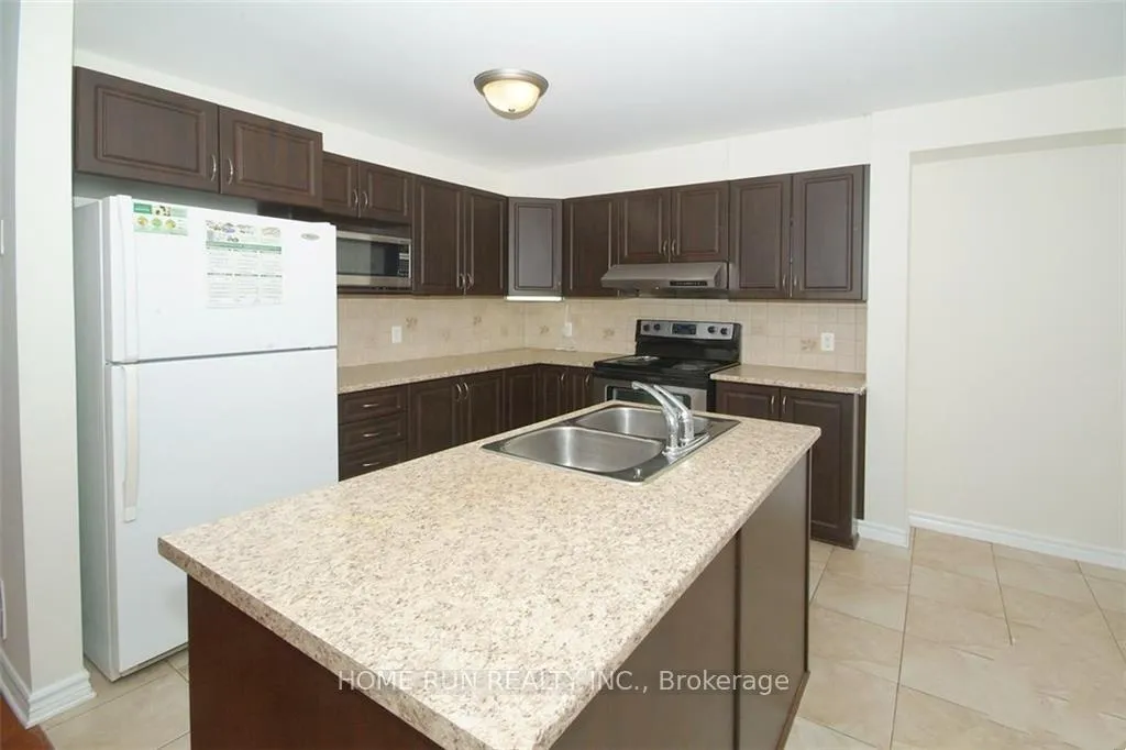 Photo 3 of 106 Akita Walk, Ottawa, Barrhaven - Strandherd — HOMEH