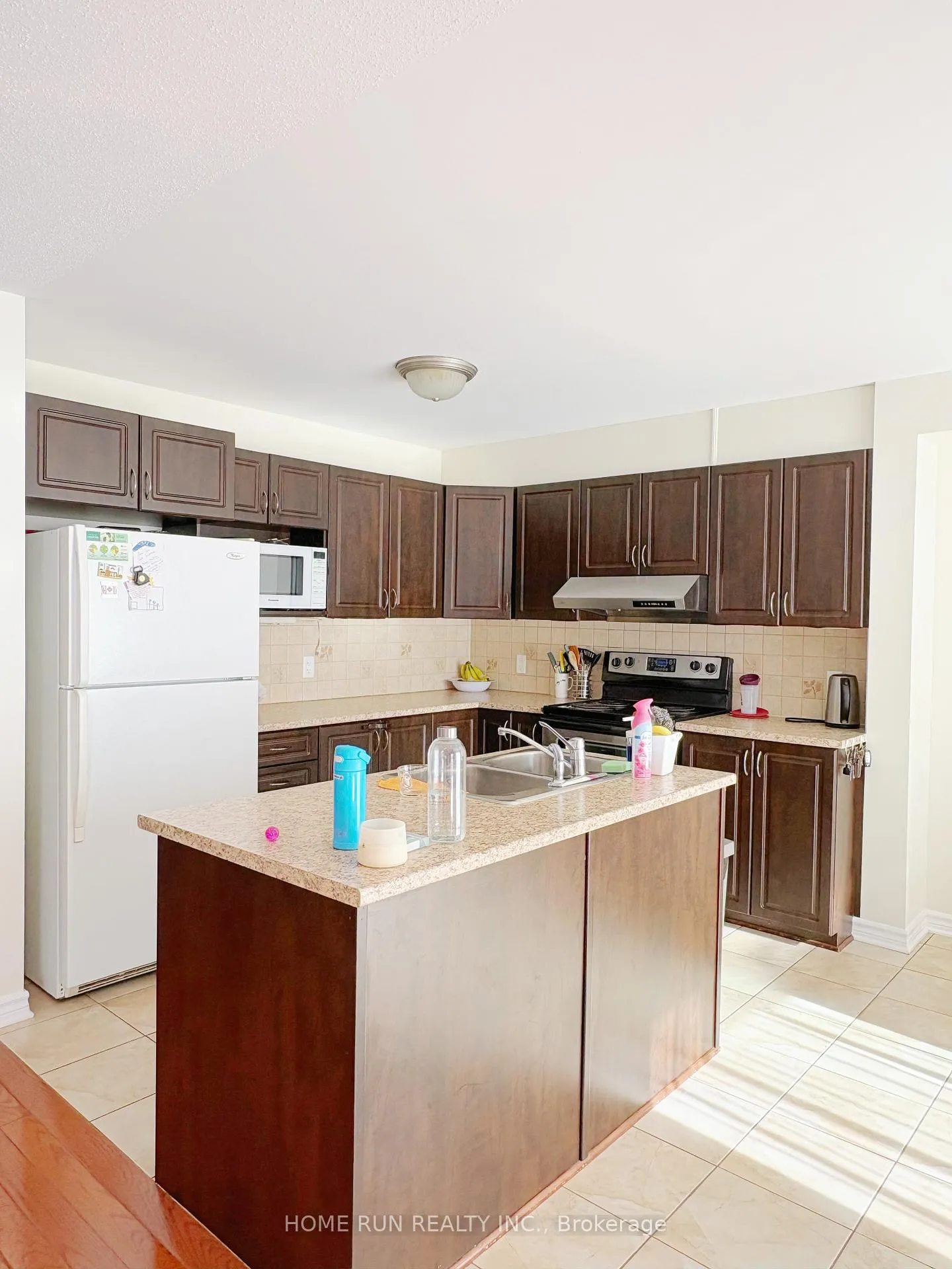 Photo 6 of 106 Akita Walk, Ottawa, Barrhaven - Strandherd — HOMEH