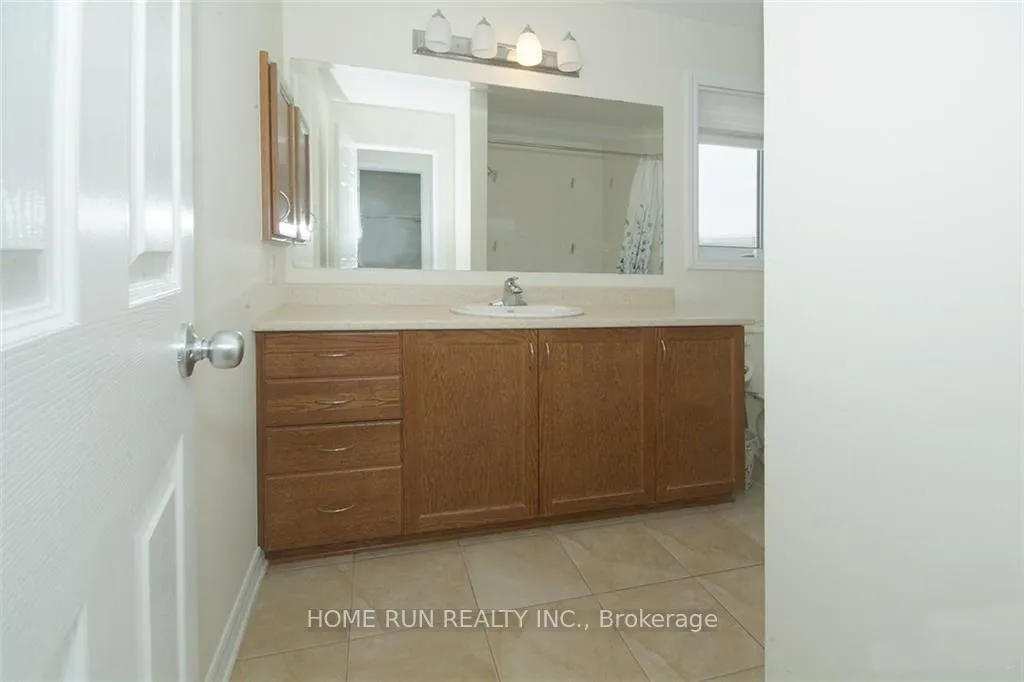 Photo 10 of 106 Akita Walk, Ottawa, Barrhaven - Strandherd — HOMEH