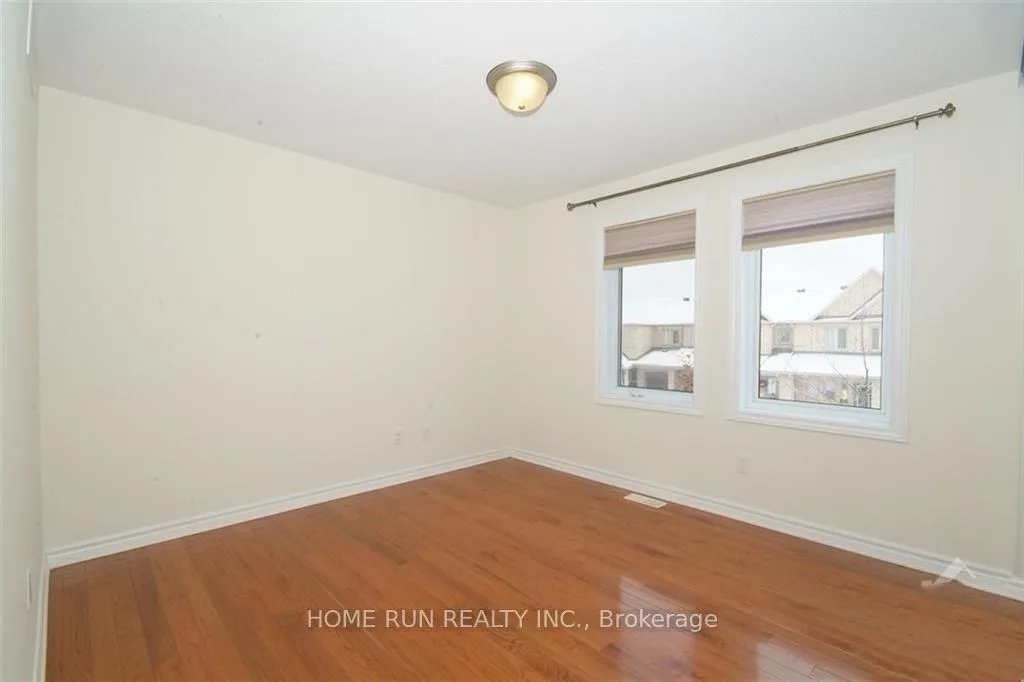 Photo 11 of 106 Akita Walk, Ottawa, Barrhaven - Strandherd — HOMEH