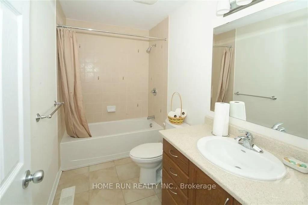 Photo 13 of 106 Akita Walk, Ottawa, Barrhaven - Strandherd — HOMEH