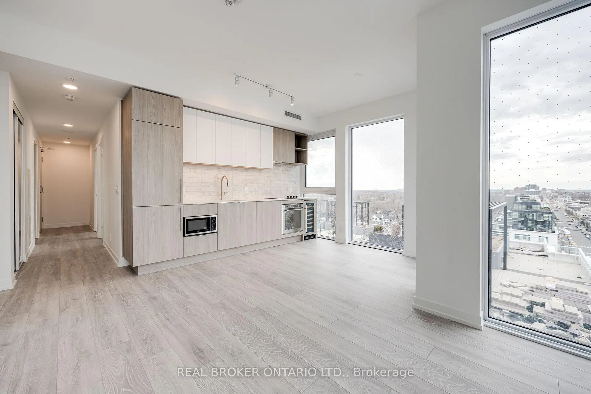 Front of Unit 1106, 2020 Bathurst Street