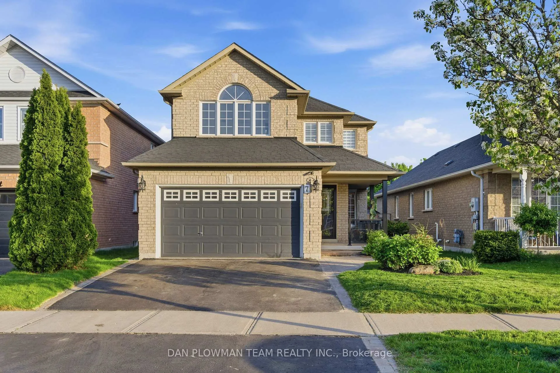 Photo 2 of 7 Treen Crescent, Whitby, Rolling Acres — HOMEH