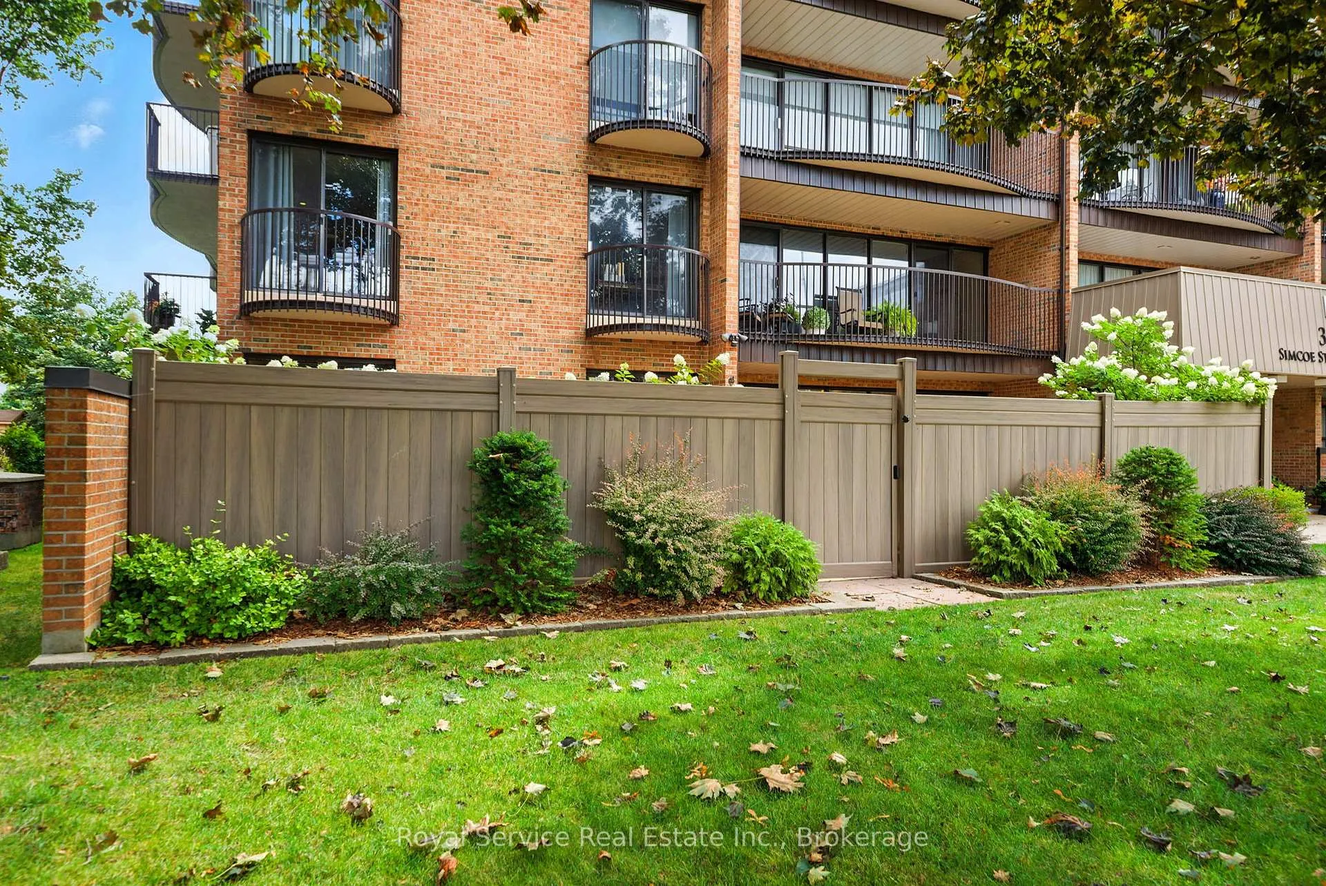 Photo 3 of Unit 101, 337 Simcoe Street N, Oshawa, O'Neill — HOMEH