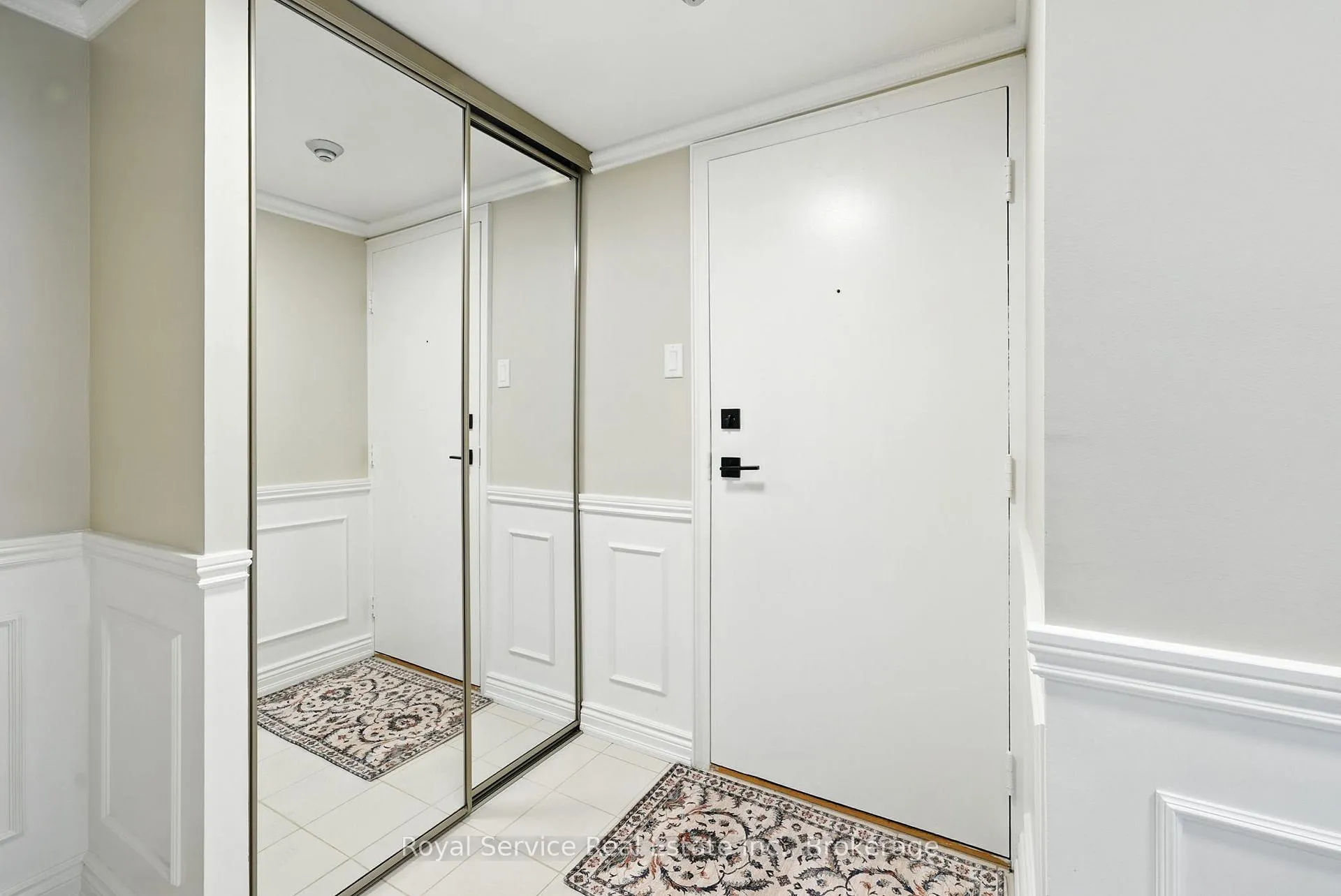 Photo 4 of Unit 101, 337 Simcoe Street N, Oshawa, O'Neill — HOMEH