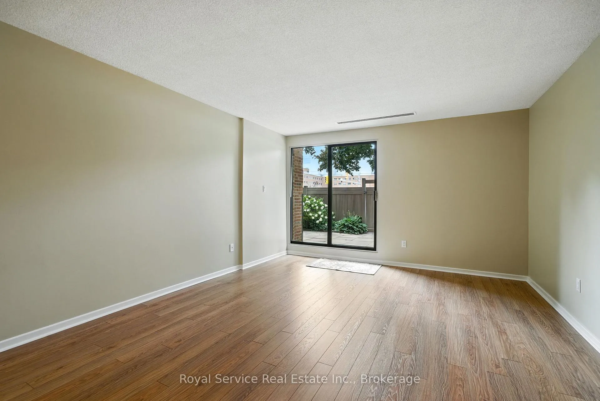 Photo 7 of Unit 101, 337 Simcoe Street N, Oshawa, O'Neill — HOMEH