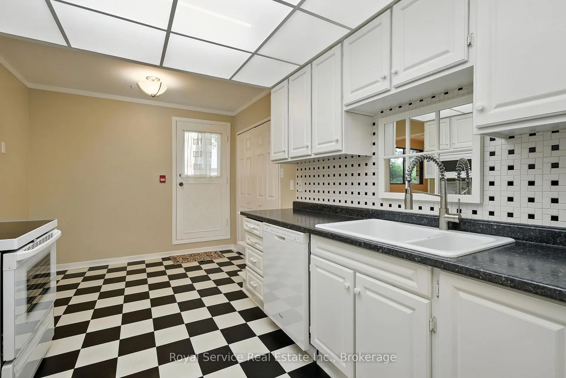 Photo 14 of Unit 101, 337 Simcoe Street N, Oshawa, O'Neill — HOMEH