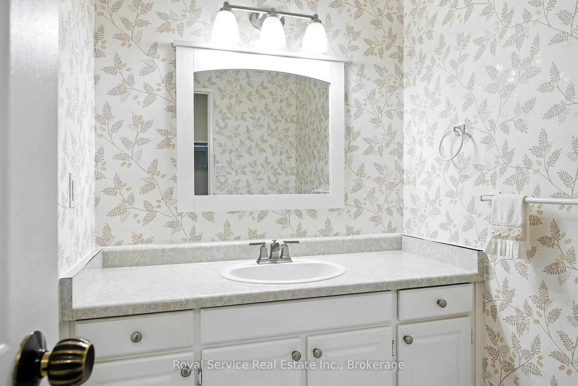 Photo 16 of Unit 101, 337 Simcoe Street N, Oshawa, O'Neill — HOMEH