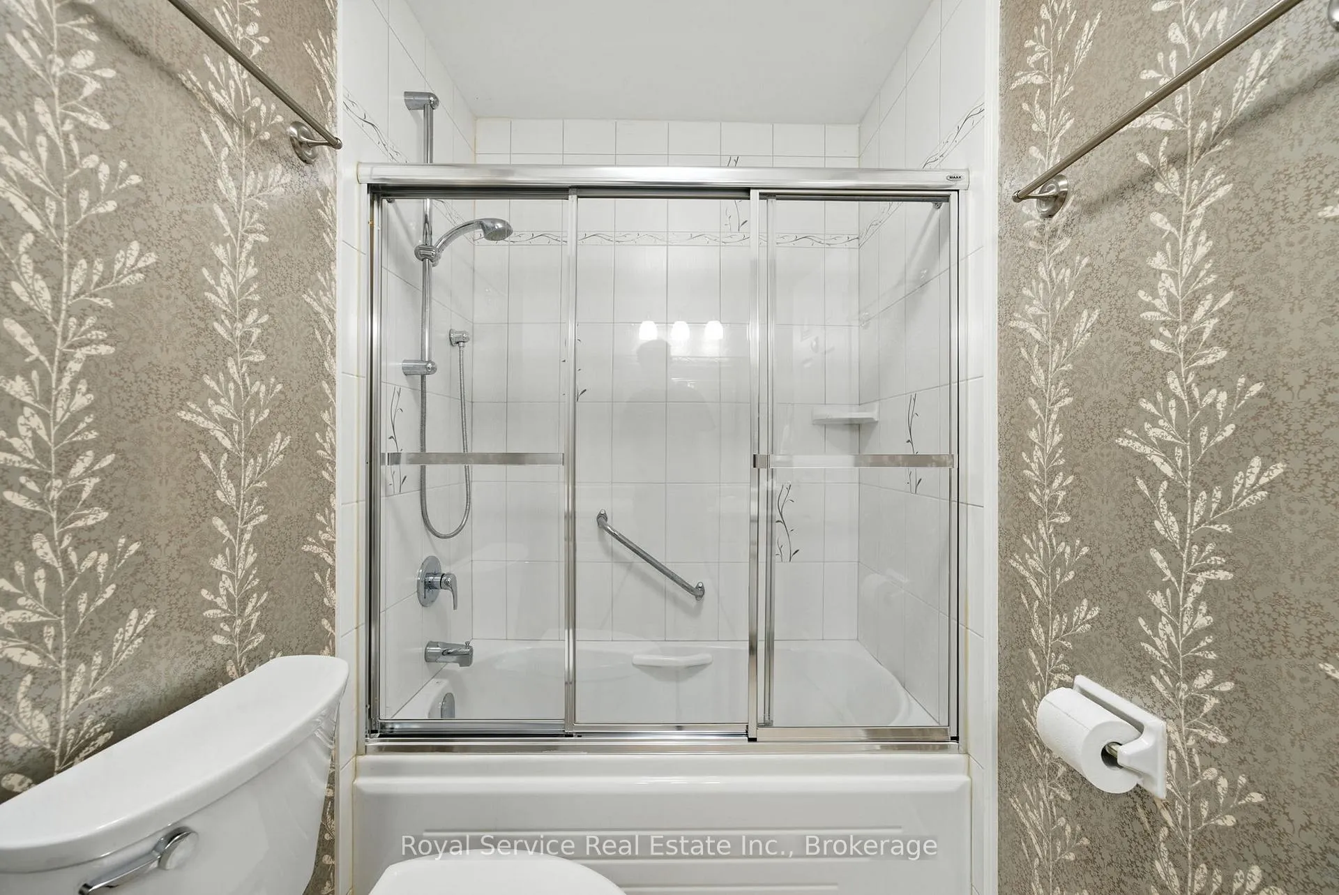 Photo 17 of Unit 101, 337 Simcoe Street N, Oshawa, O'Neill — HOMEH