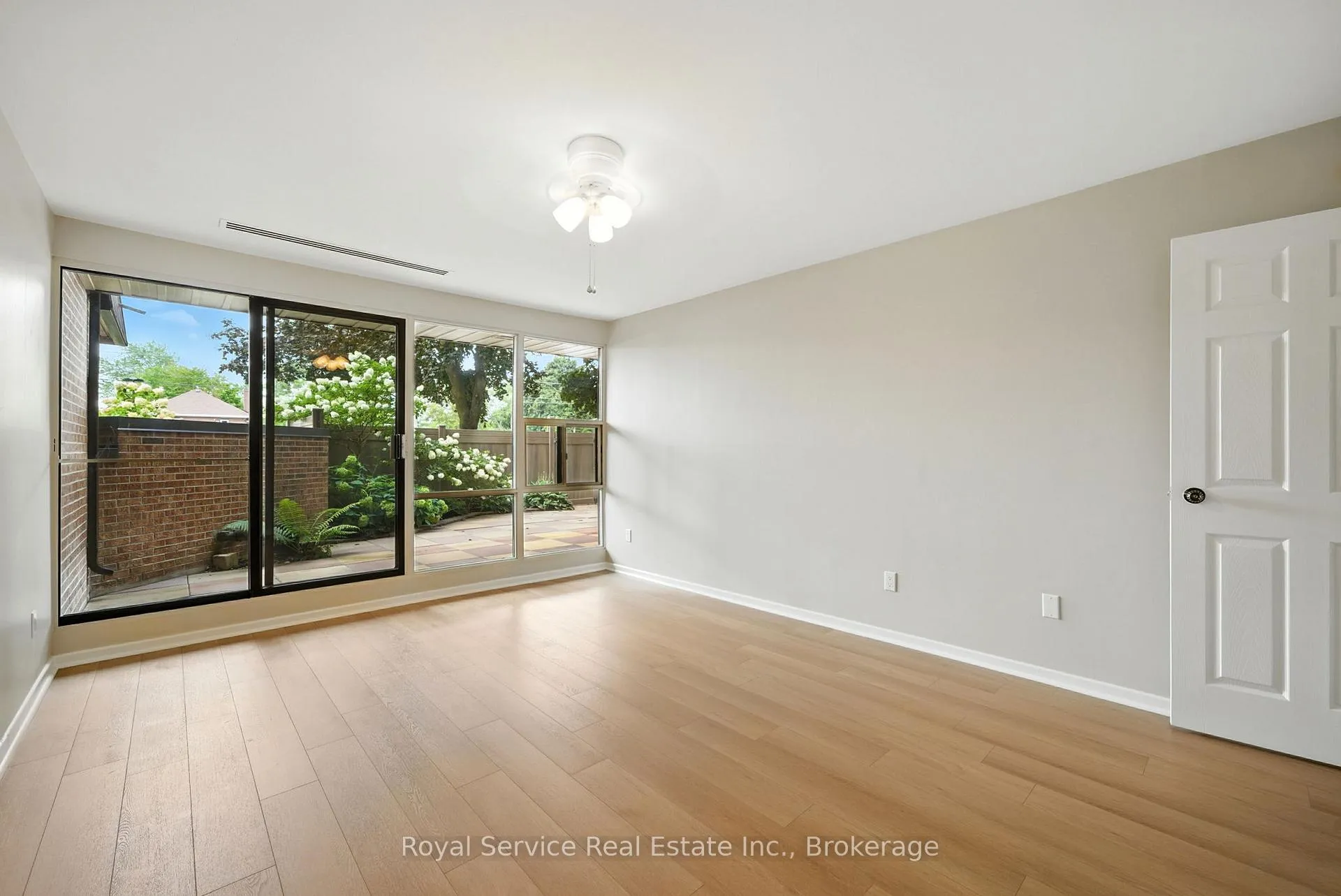 Photo 23 of Unit 101, 337 Simcoe Street N, Oshawa, O'Neill — HOMEH