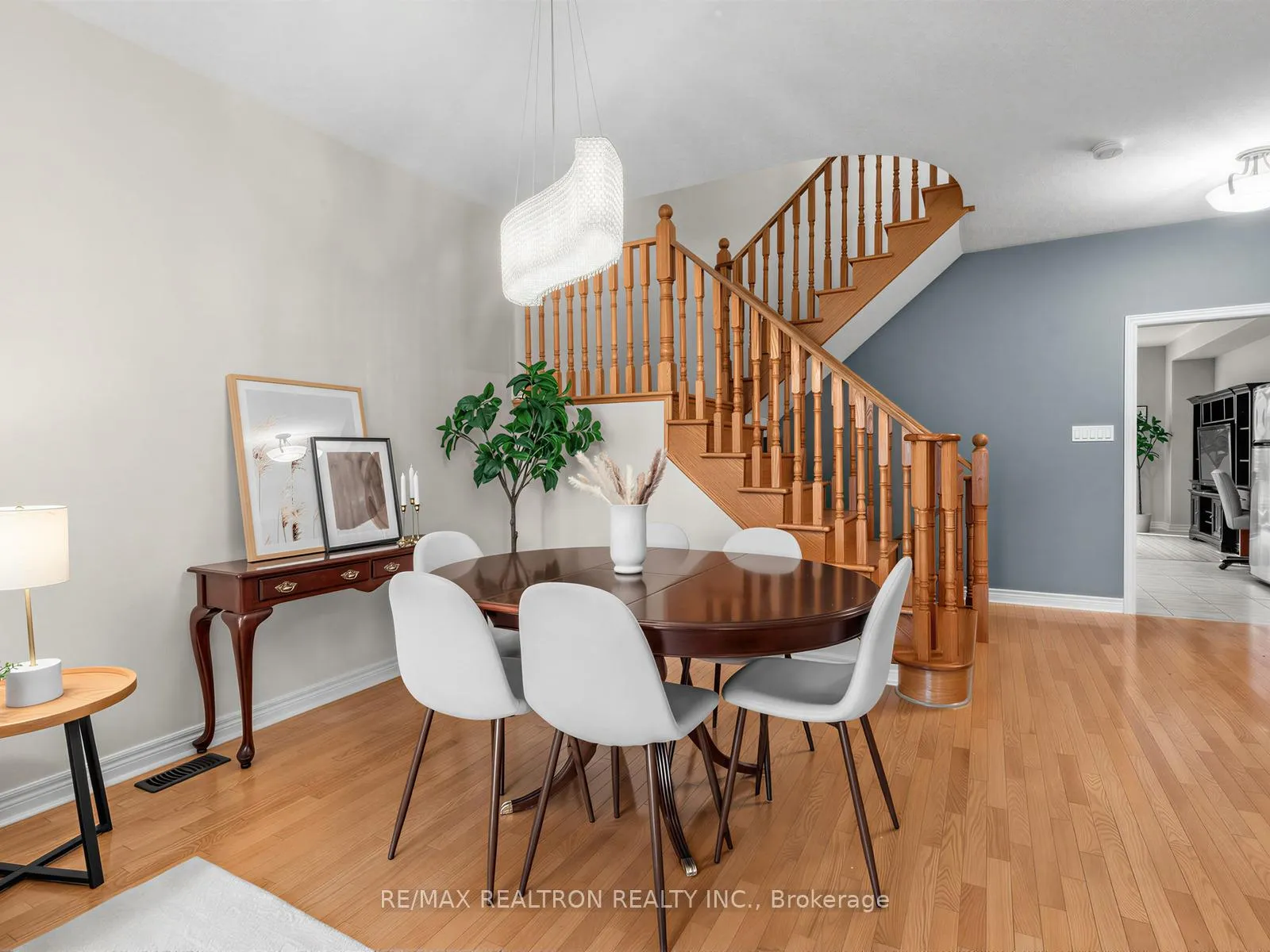 Photo 8 of Unit 9, 700 Summeridge Drive, Vaughan, Patterson — HOMEH