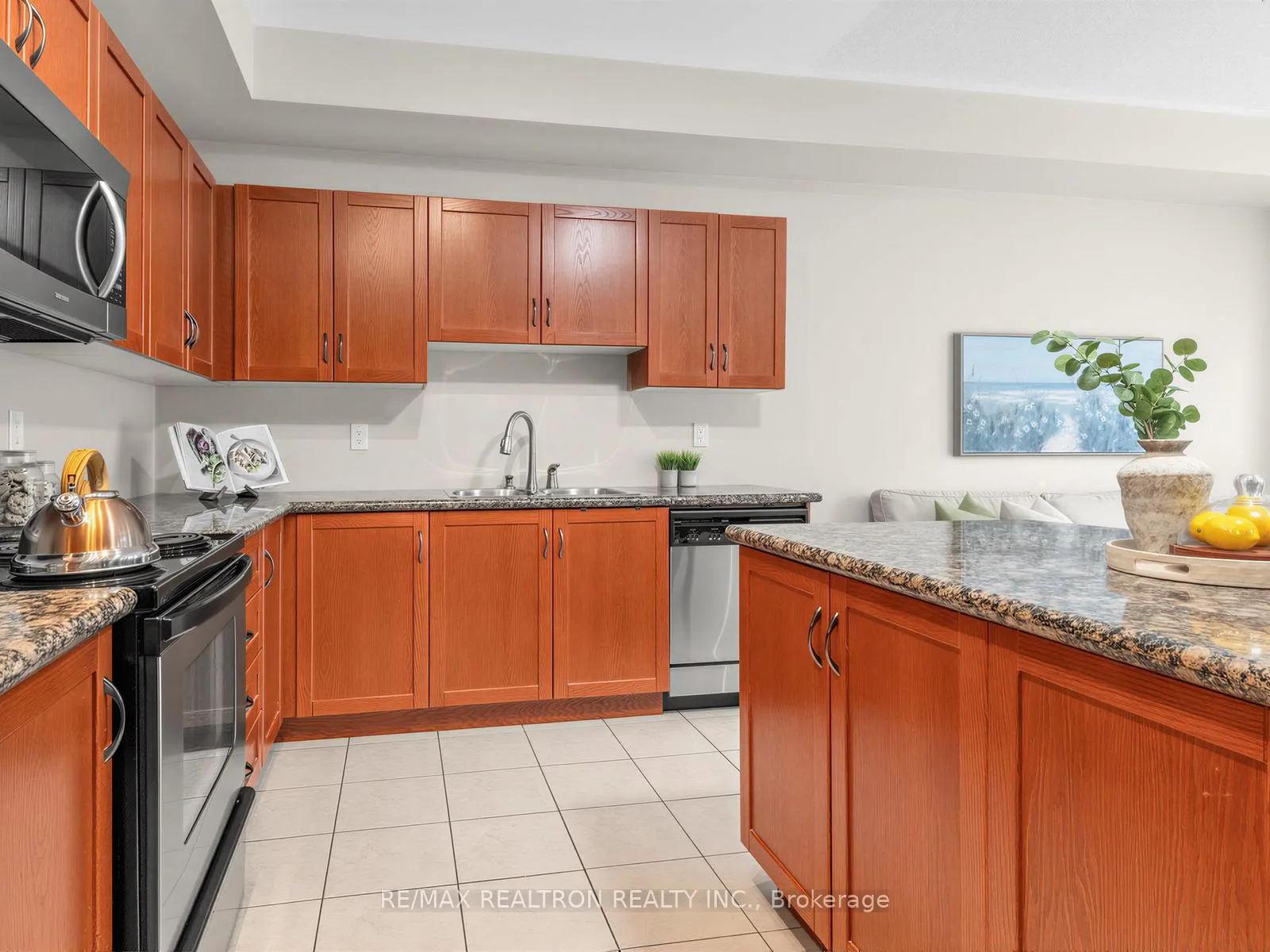 Photo 11 of Unit 9, 700 Summeridge Drive, Vaughan, Patterson — HOMEH
