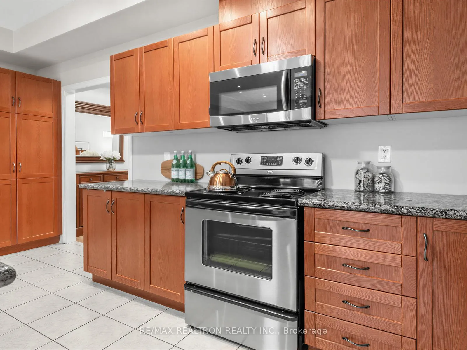 Photo 12 of Unit 9, 700 Summeridge Drive, Vaughan, Patterson — HOMEH