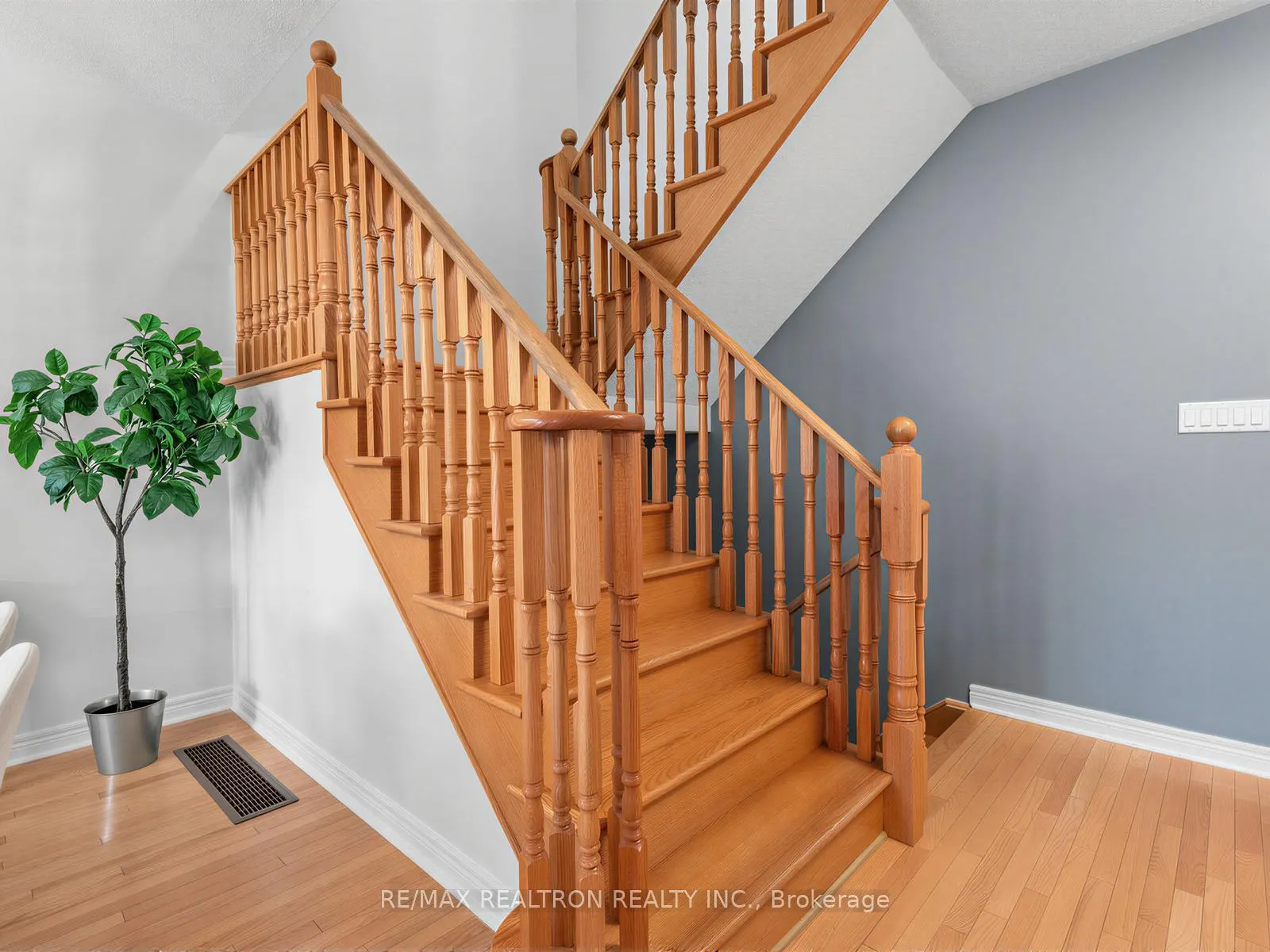 Photo 24 of Unit 9, 700 Summeridge Drive, Vaughan, Patterson — HOMEH