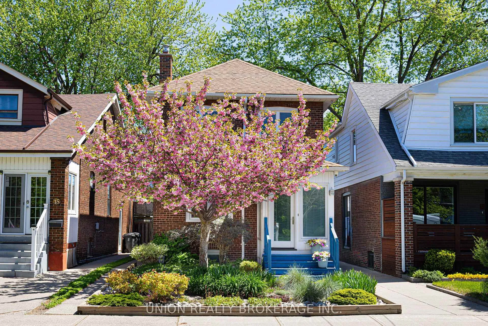 Photo 2 of 11 Avonlea Boulevard, Toronto, East End-Danforth — HOMEH