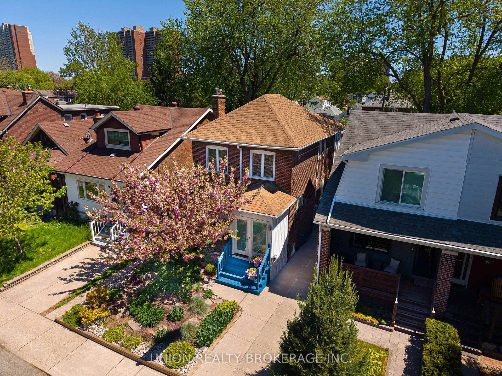 Photo 3 of 11 Avonlea Boulevard, Toronto, East End-Danforth — HOMEH