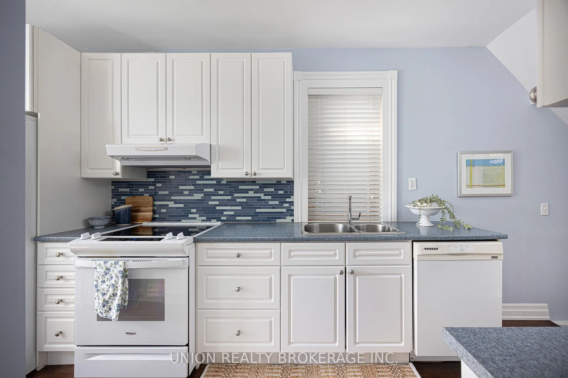Photo 13 of 11 Avonlea Boulevard, Toronto, East End-Danforth — HOMEH