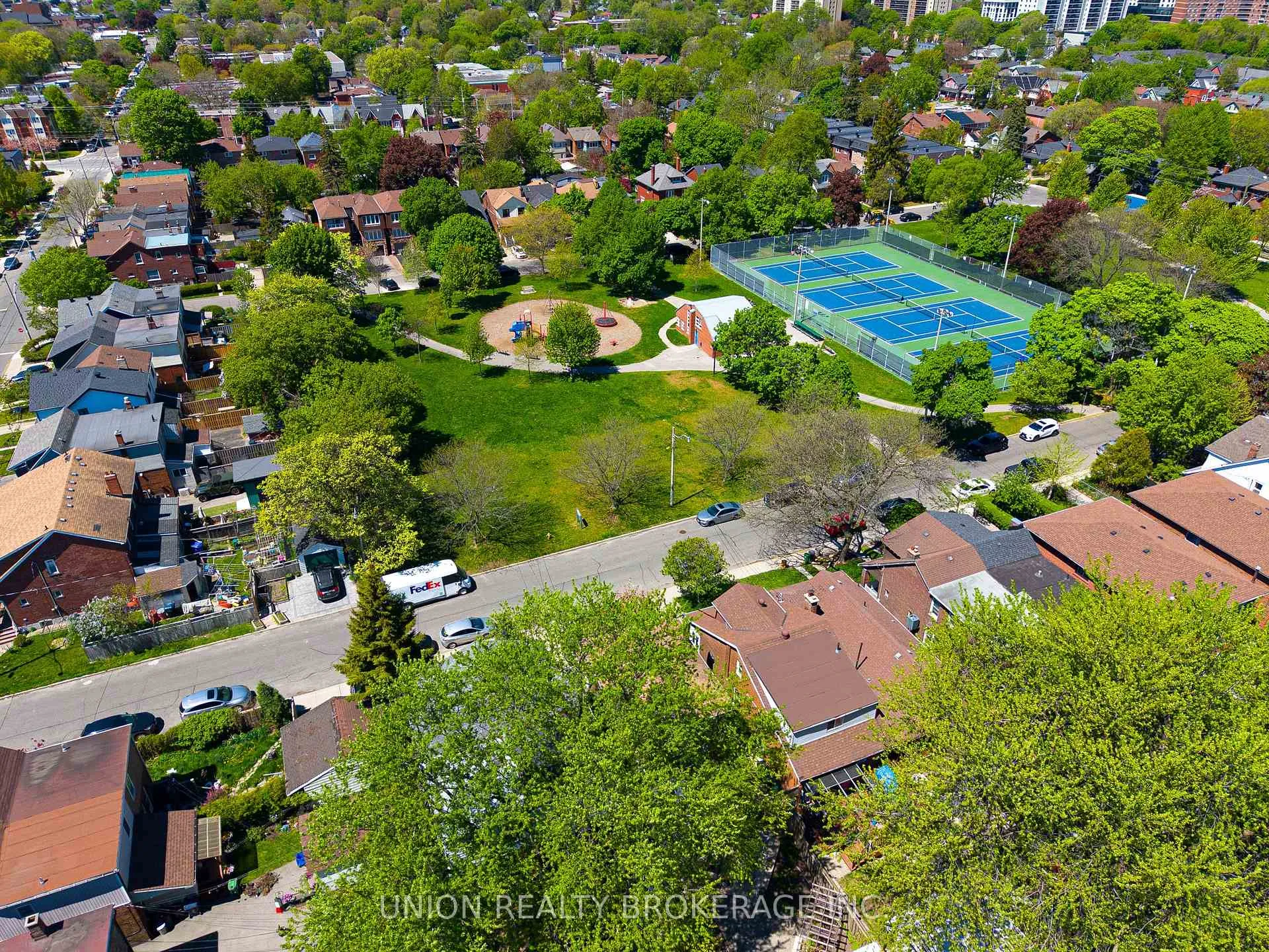 Photo 38 of 11 Avonlea Boulevard, Toronto, East End-Danforth — HOMEH