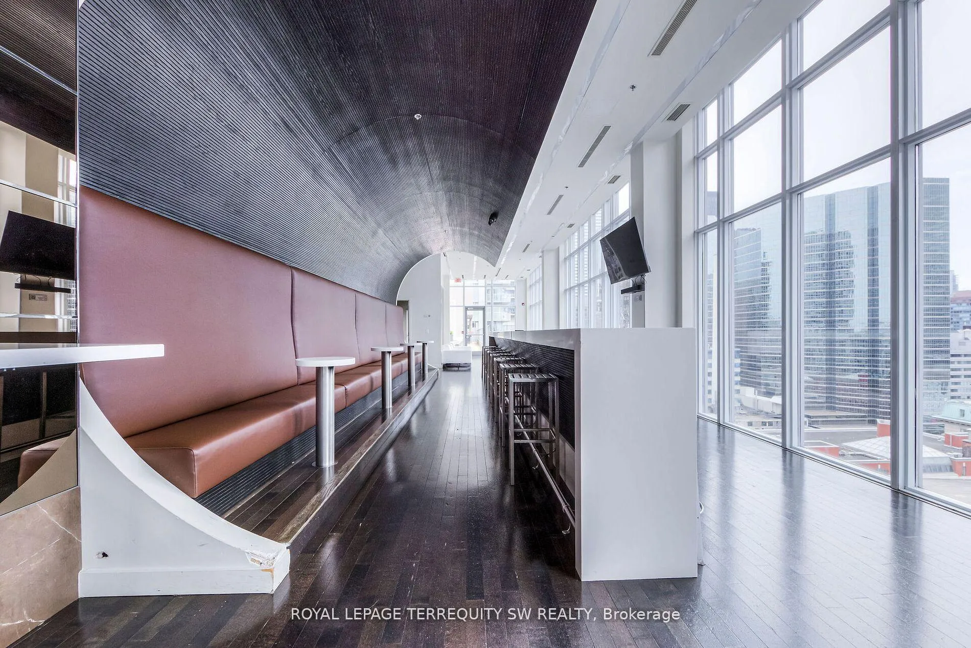 Photo 13 of Unit 302, 21 Nelson Street, Toronto, Waterfront Communities — HOMEH