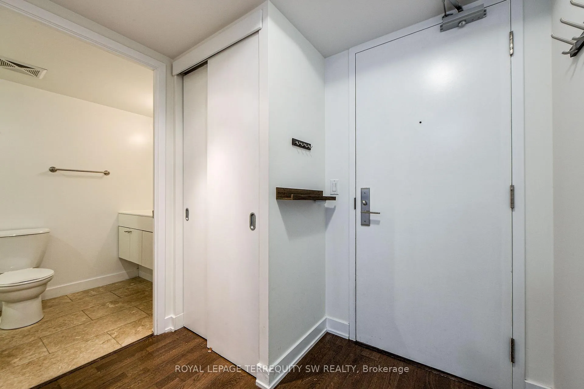 Photo 21 of Unit 302, 21 Nelson Street, Toronto, Waterfront Communities — HOMEH