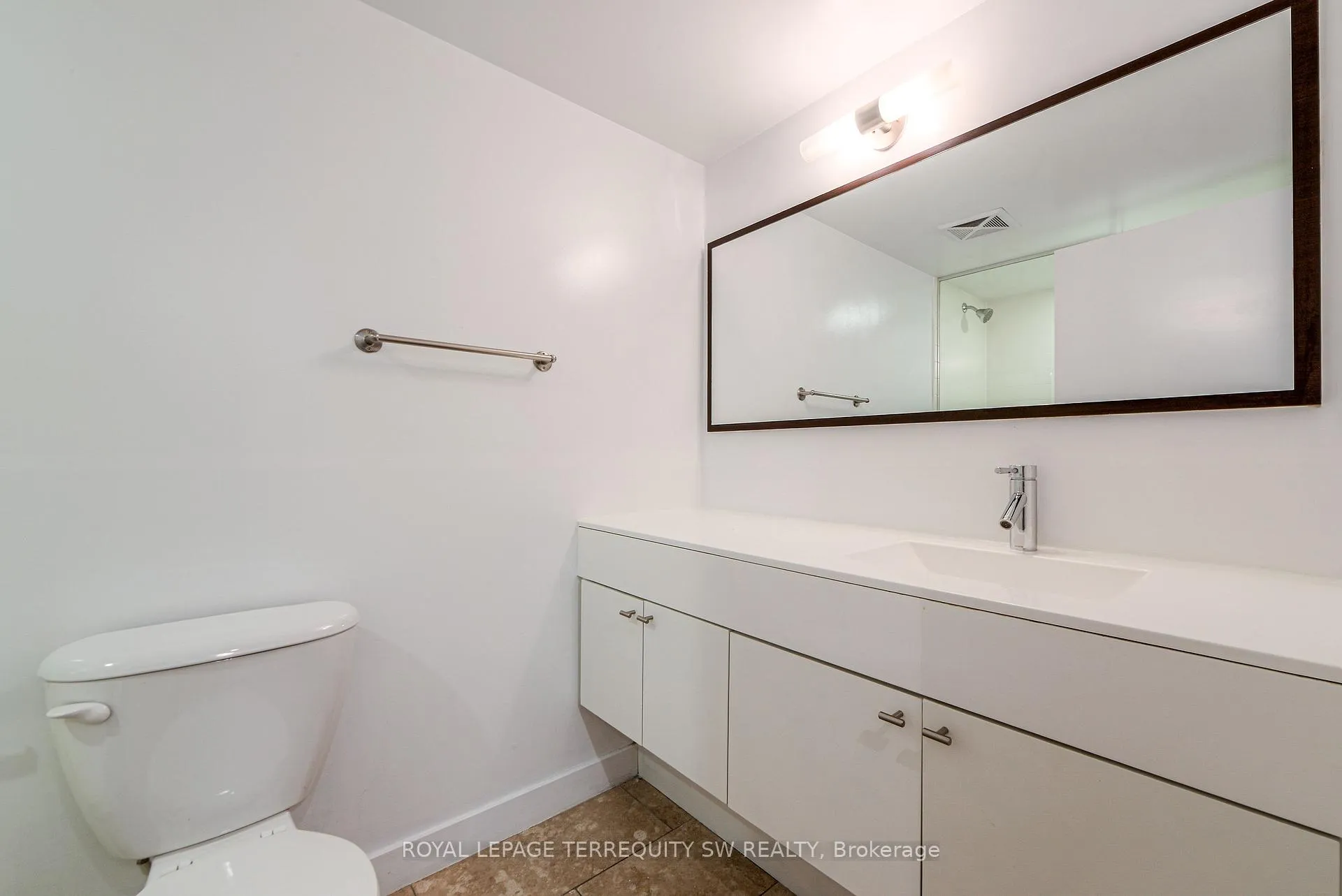Photo 22 of Unit 302, 21 Nelson Street, Toronto, Waterfront Communities — HOMEH