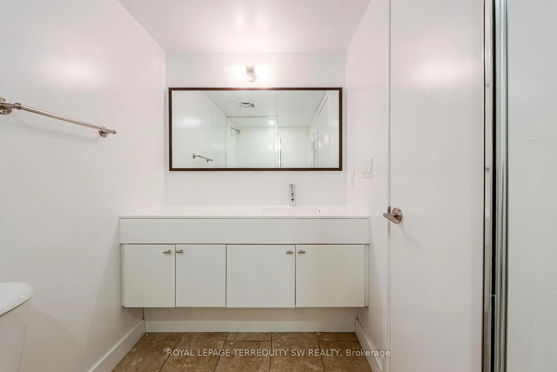 Photo 23 of Unit 302, 21 Nelson Street, Toronto, Waterfront Communities — HOMEH