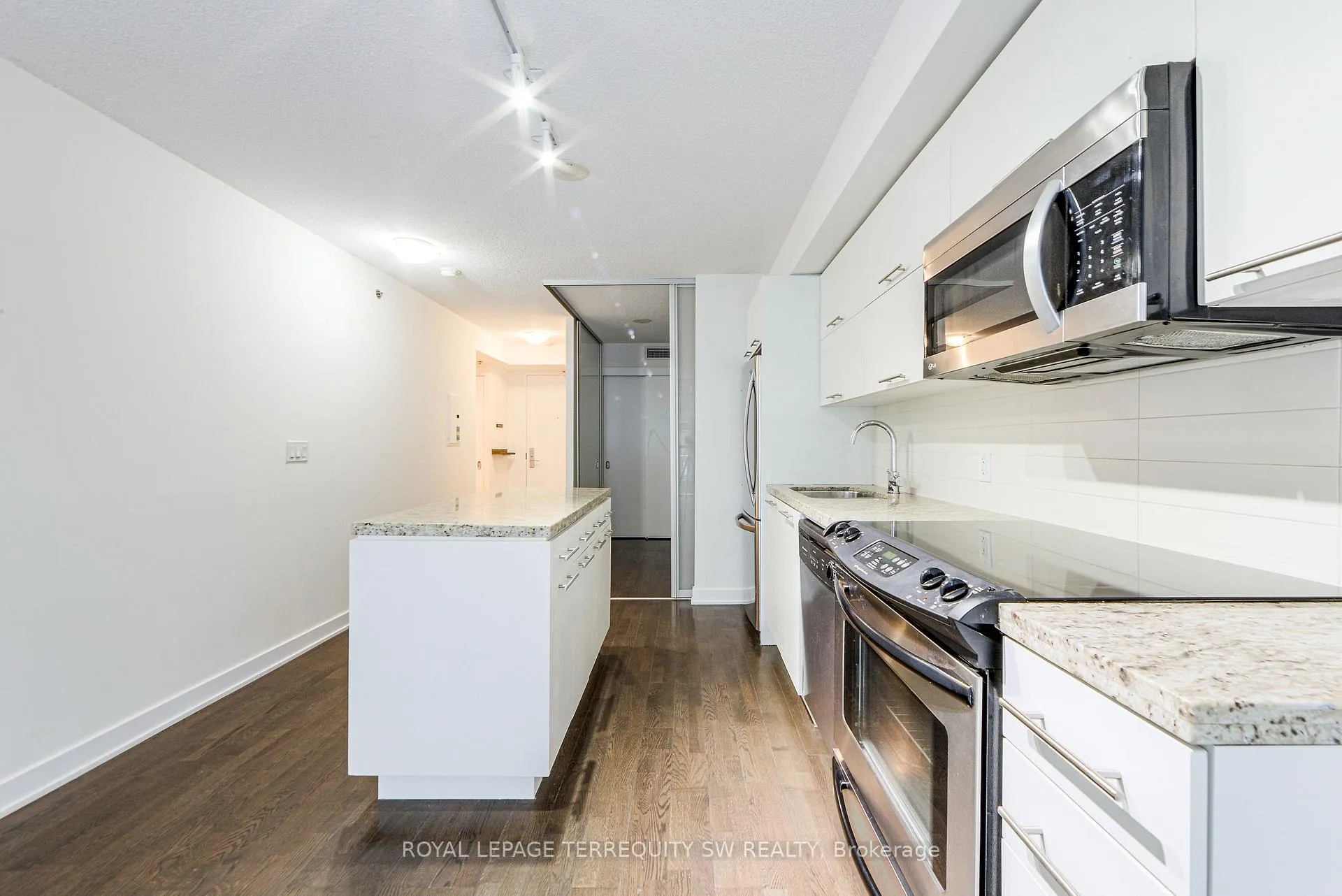 Photo 28 of Unit 302, 21 Nelson Street, Toronto, Waterfront Communities — HOMEH