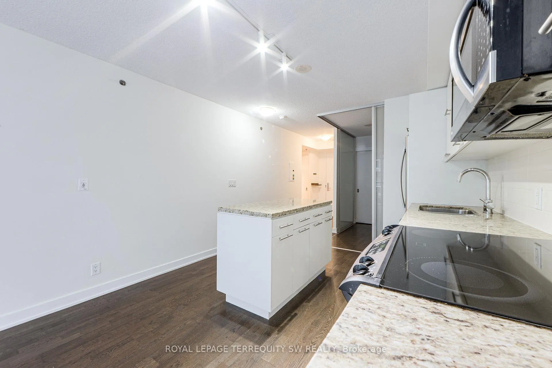 Photo 29 of Unit 302, 21 Nelson Street, Toronto, Waterfront Communities — HOMEH