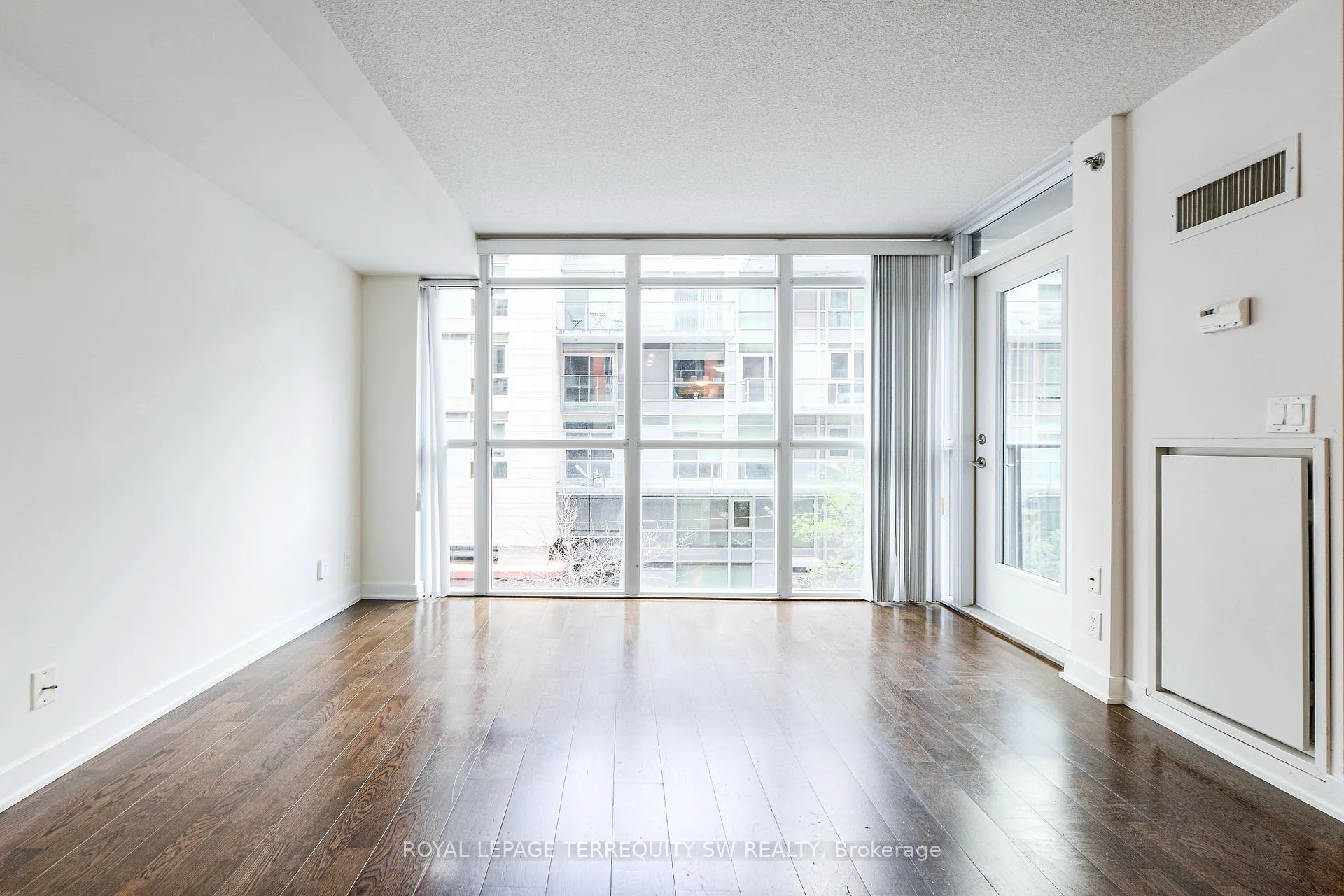 Photo 32 of Unit 302, 21 Nelson Street, Toronto, Waterfront Communities — HOMEH