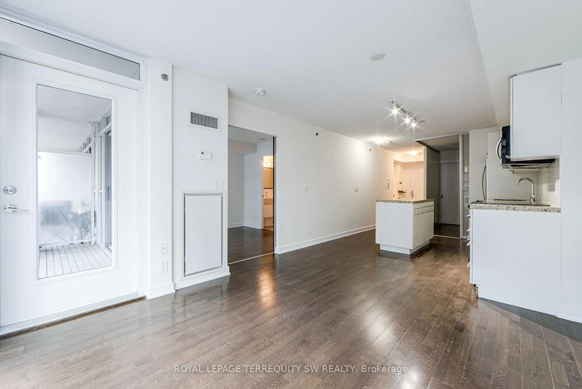 Photo 34 of Unit 302, 21 Nelson Street, Toronto, Waterfront Communities — HOMEH