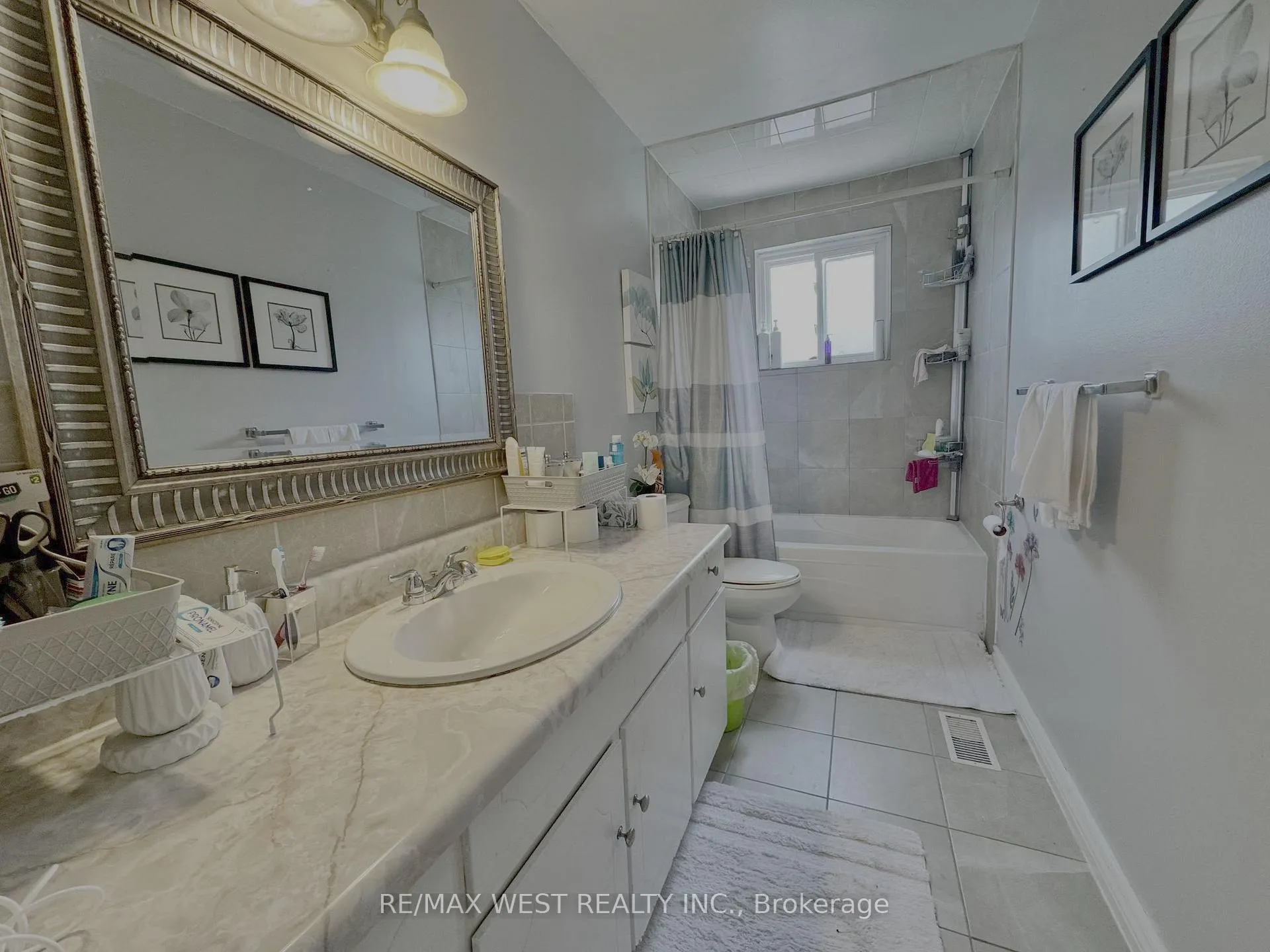 Photo 5 of 516 Harris Court, Whitby, Downtown Whitby — HOMEH