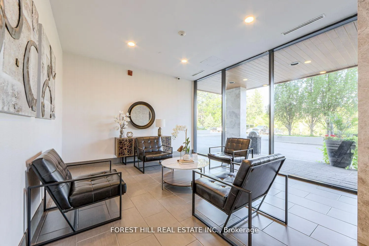 Photo 5 of Unit 309, 4700 Highway 7, Vaughan, East Woodbridge — HOMEH