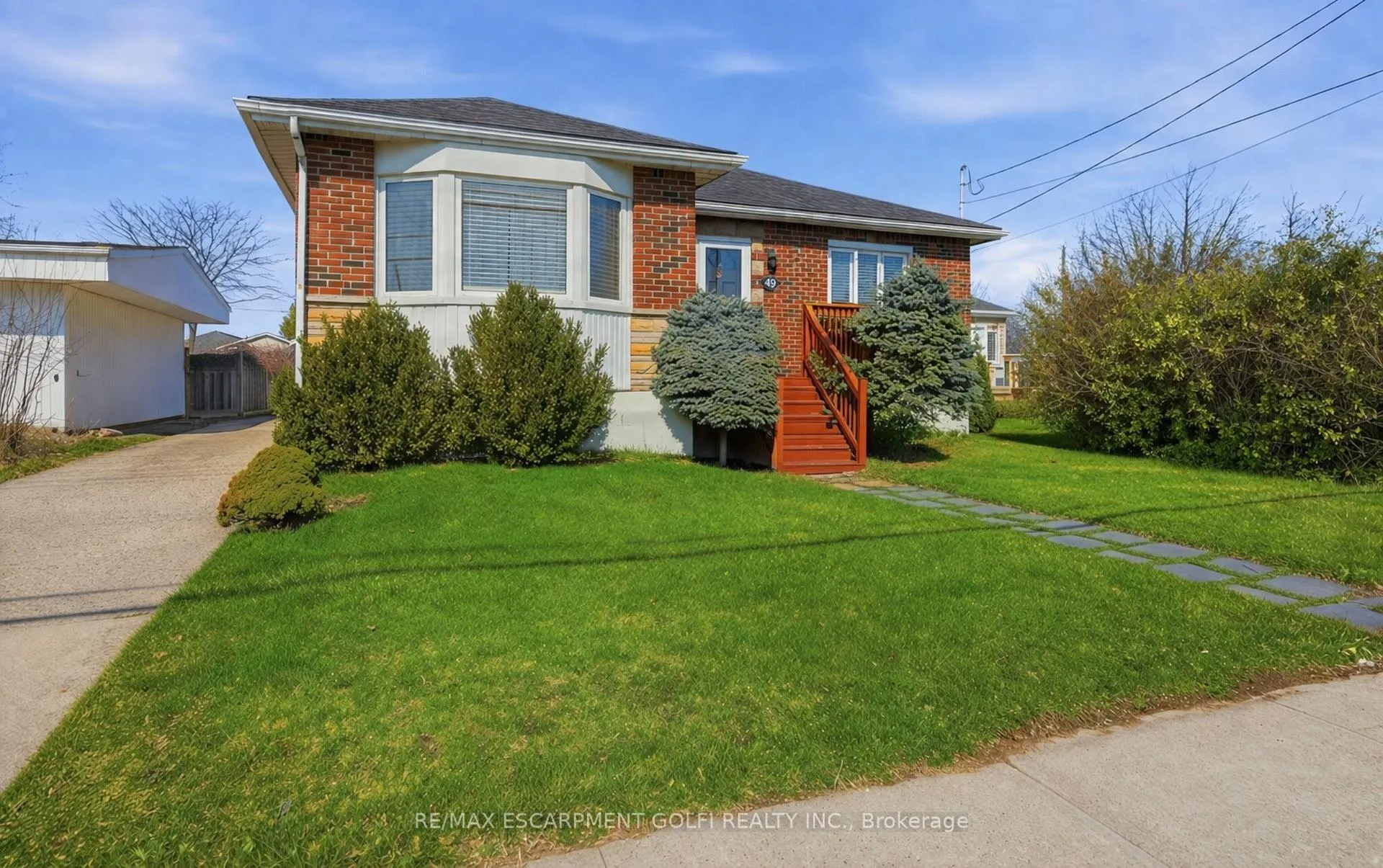 Photo 2 of 848 Upper Wellington Street, Hamilton, Balfour — HOMEH