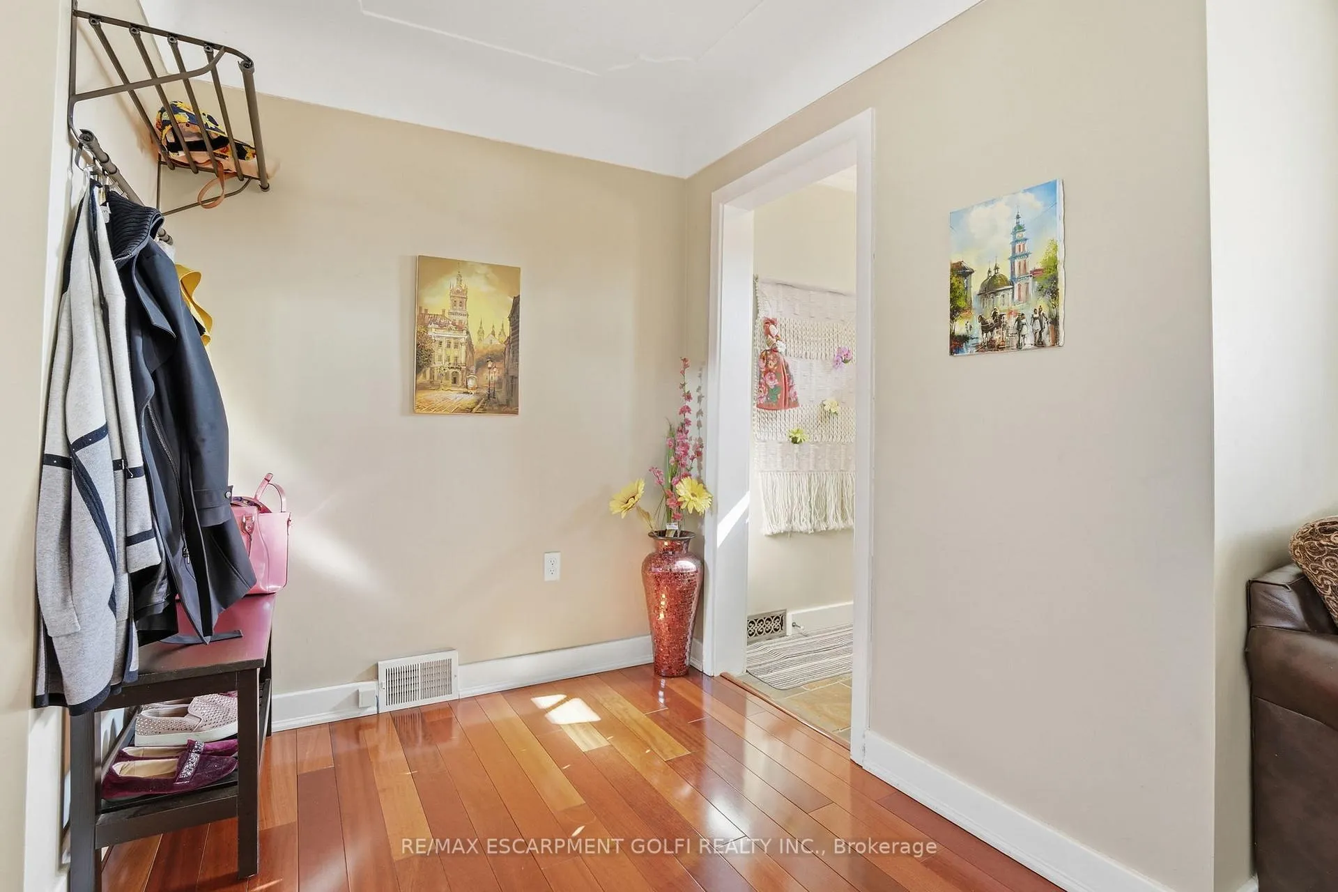 Photo 5 of 848 Upper Wellington Street, Hamilton, Balfour — HOMEH