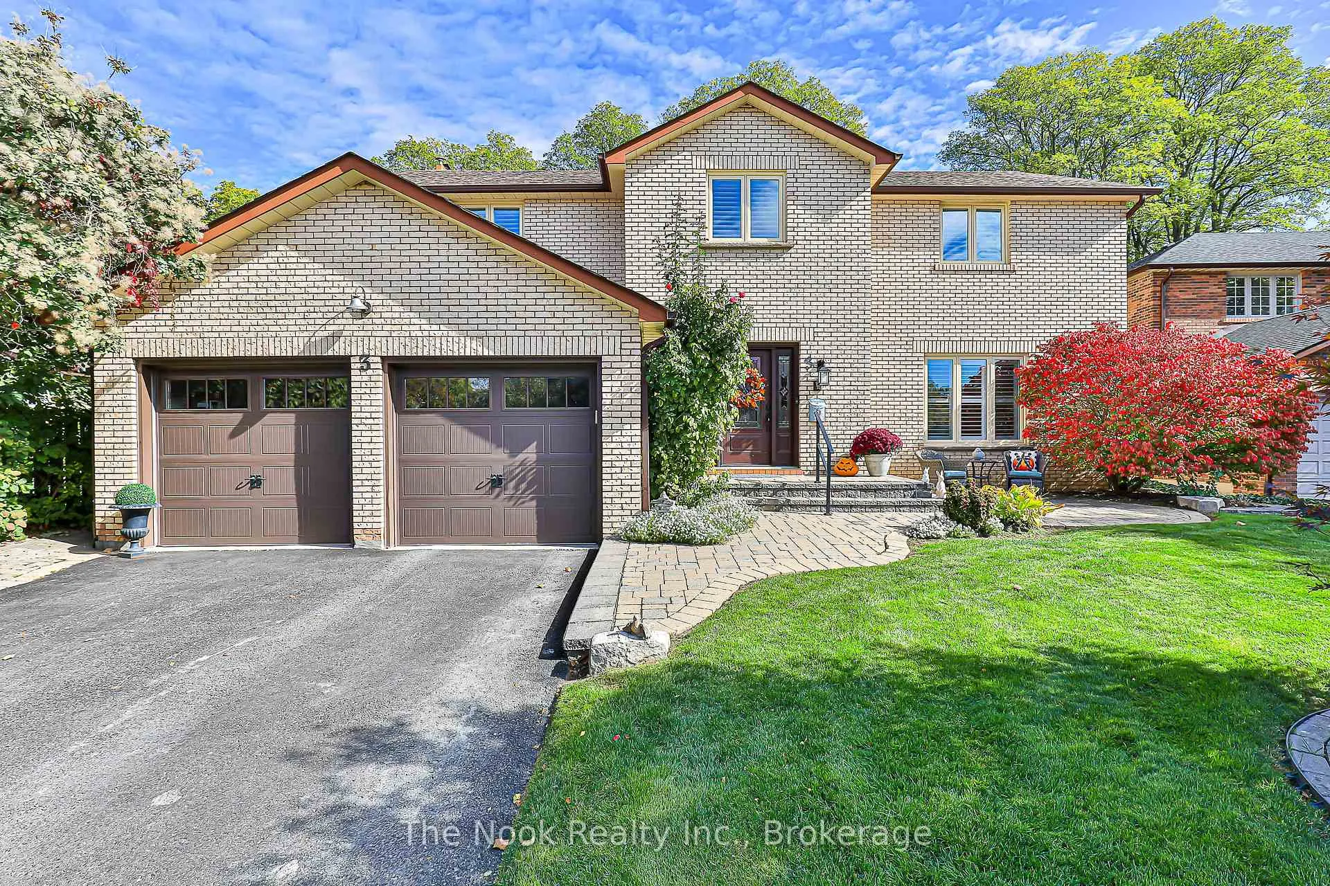 Photo 2 of 3 King Arthur's Court, Markham, Markham Village — HOMEH