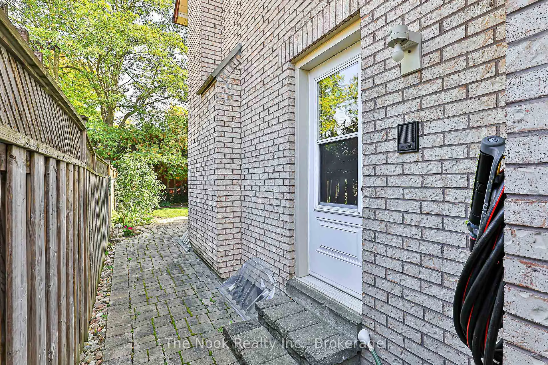 Photo 8 of 3 King Arthur's Court, Markham, Markham Village — HOMEH