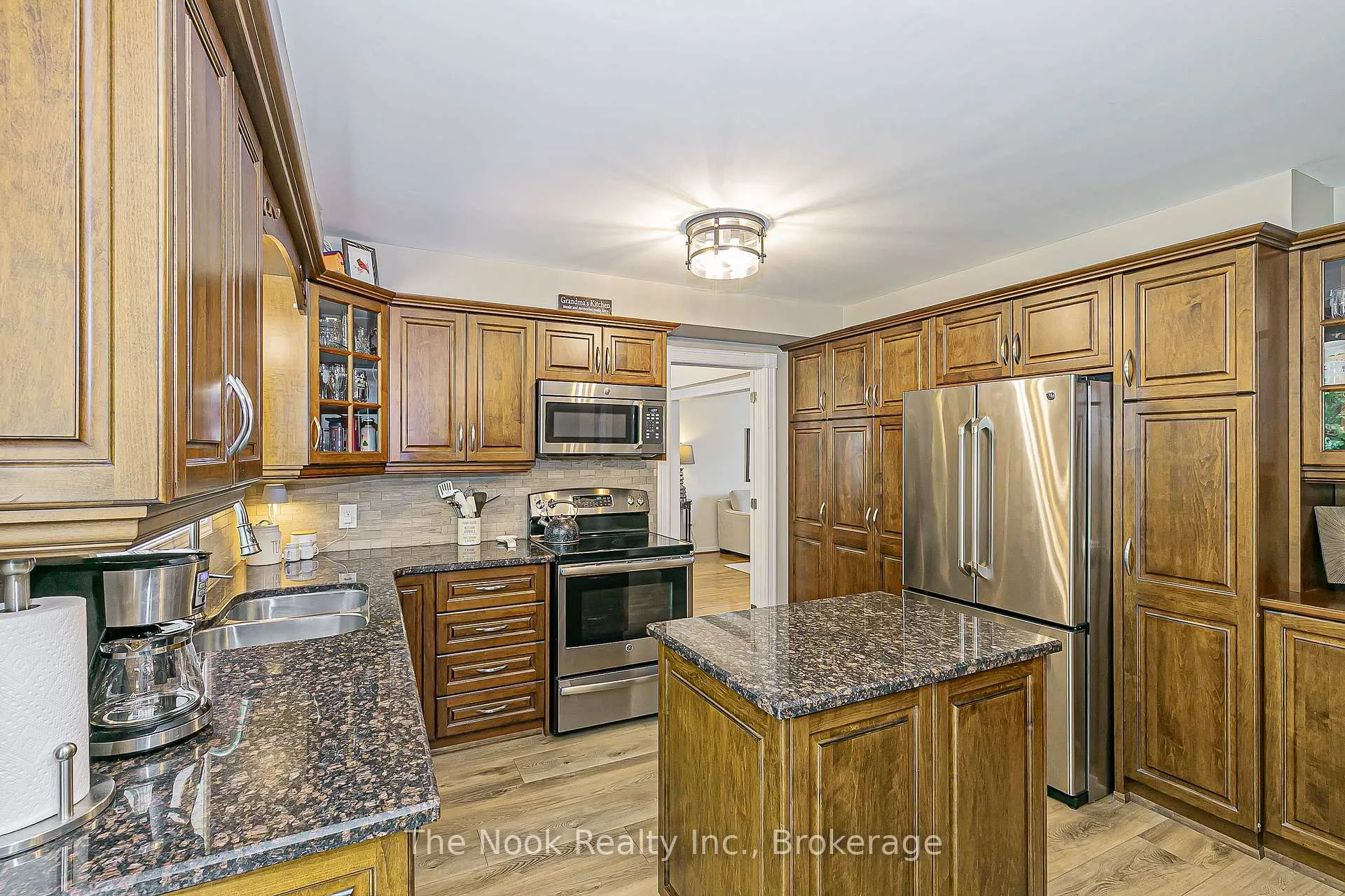 Photo 11 of 3 King Arthur's Court, Markham, Markham Village — HOMEH